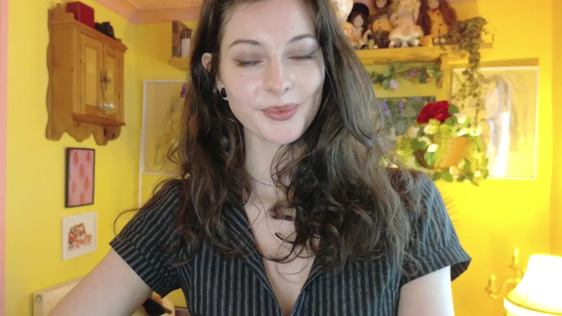 Gallery image thumbnail from porcelaincity's myfreecams stream on, 09/22/2025, 12:34 image 14 of 20
