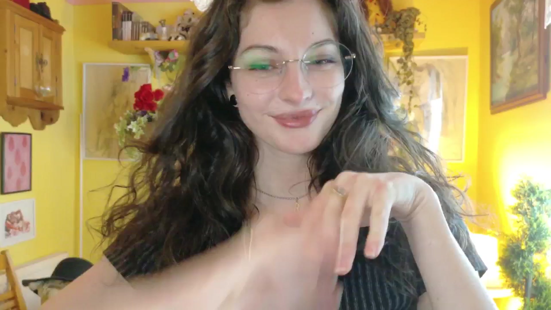 Gallery image thumbnail from porcelaincity's myfreecams stream on, 09/22/2025, 15:30 image 4 of 20