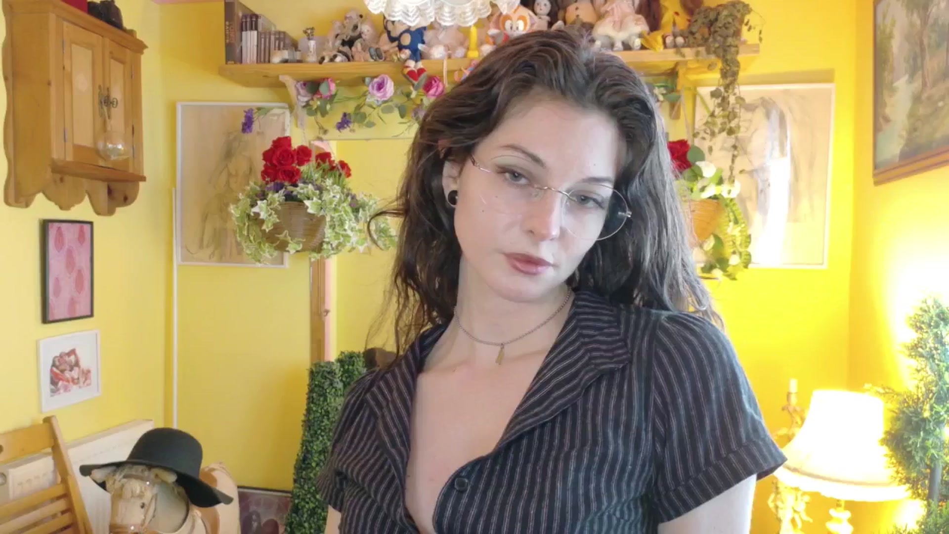Gallery image thumbnail from porcelaincity's myfreecams stream on, 09/22/2025, 15:30 image 6 of 20