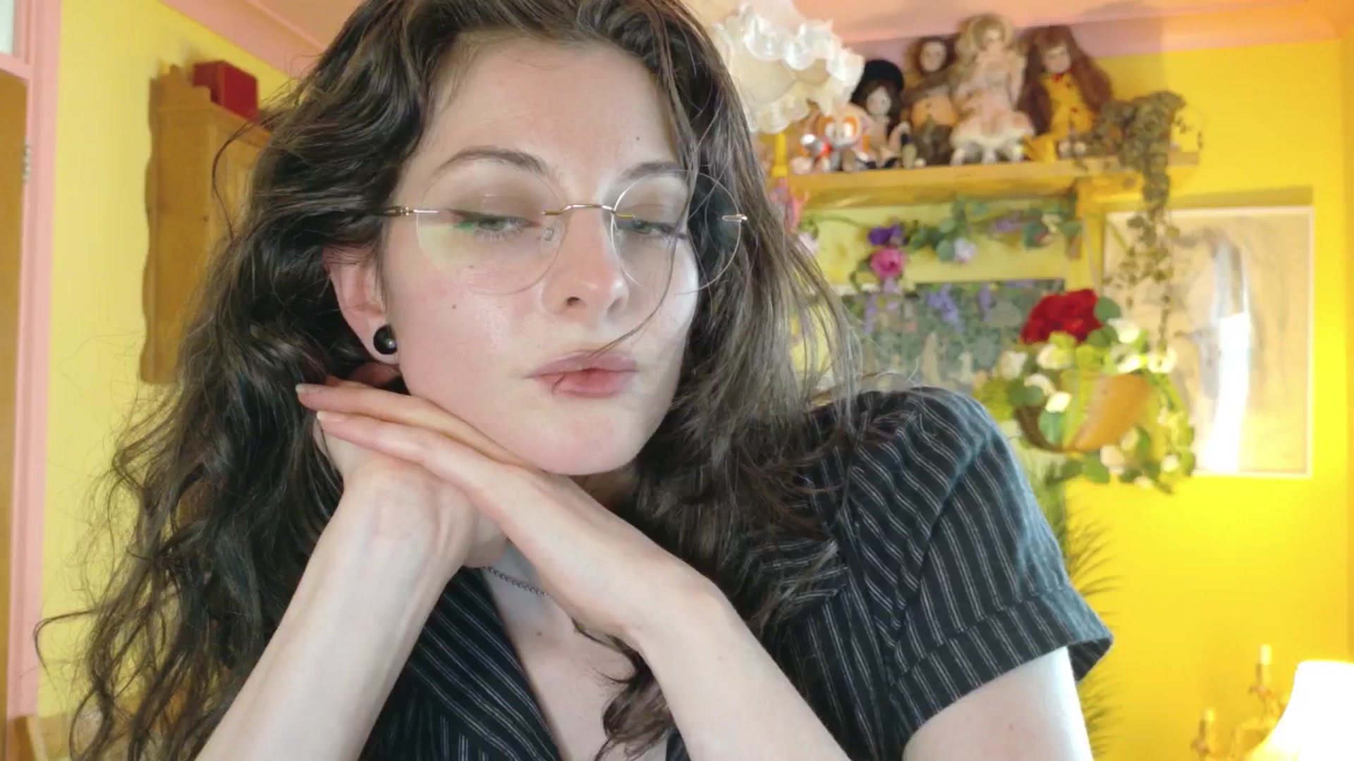 Gallery image thumbnail from porcelaincity's myfreecams stream on, 09/22/2025, 15:30 image 17 of 20