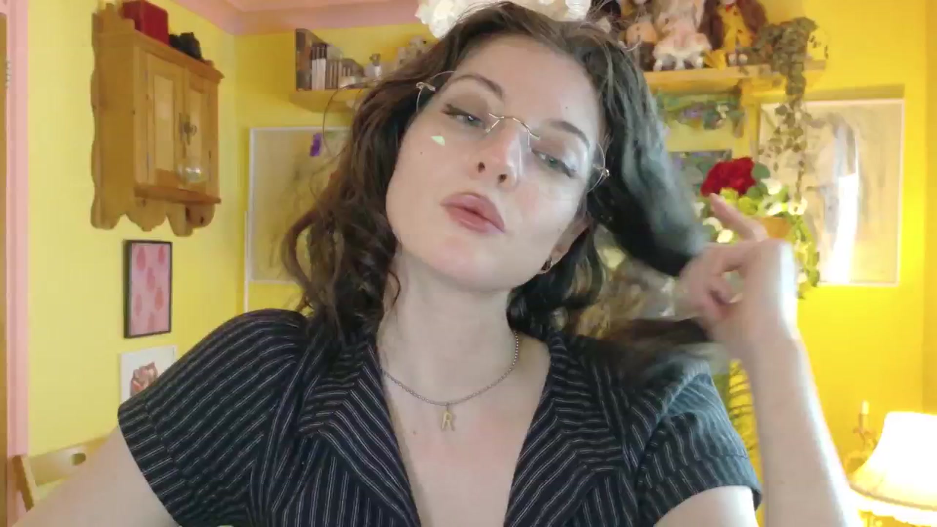Gallery image thumbnail from porcelaincity's myfreecams stream on, 09/22/2025, 15:30 image 11 of 20