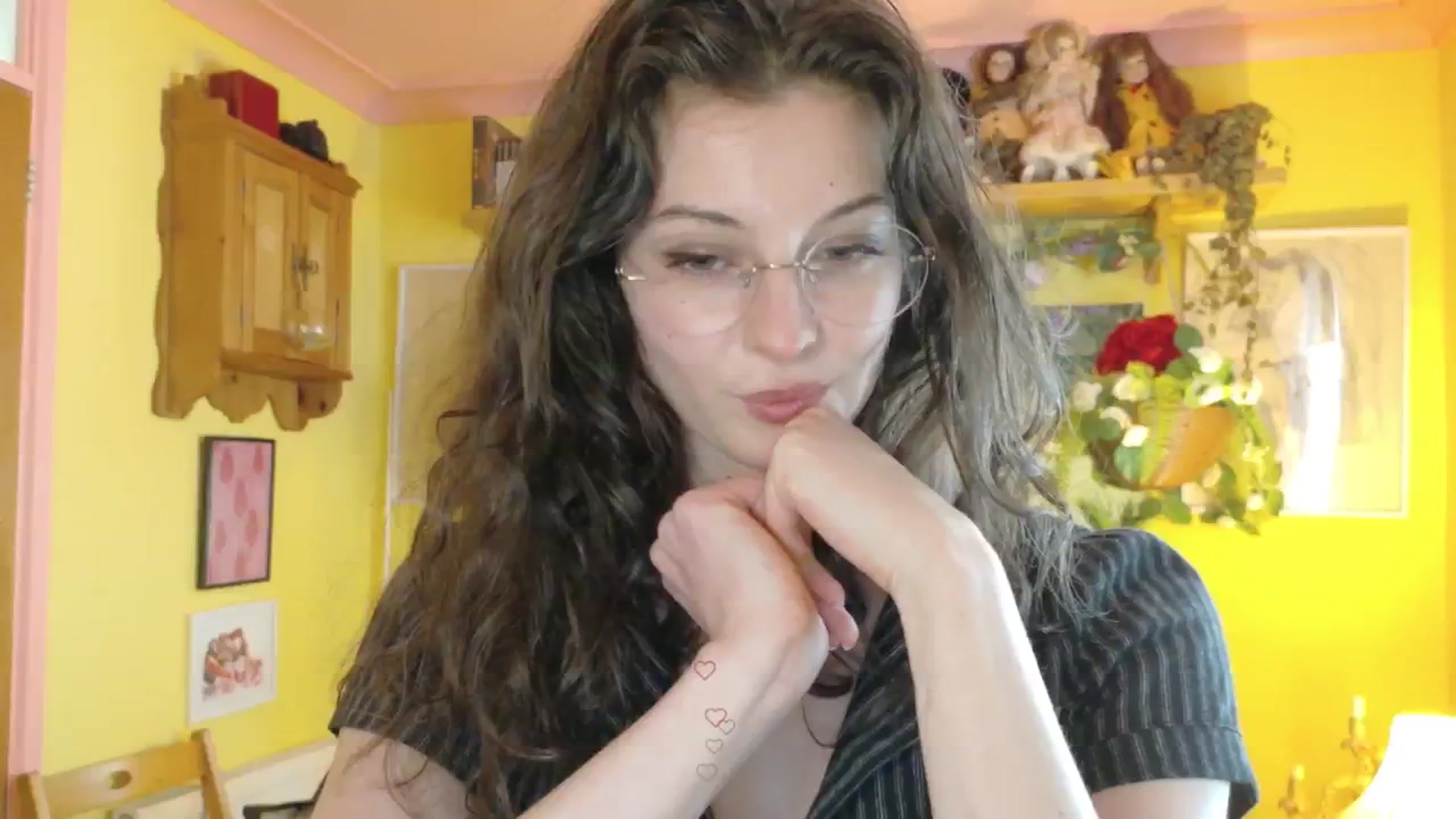 Gallery image thumbnail from porcelaincity's myfreecams stream on, 09/22/2025, 15:30 image 19 of 20