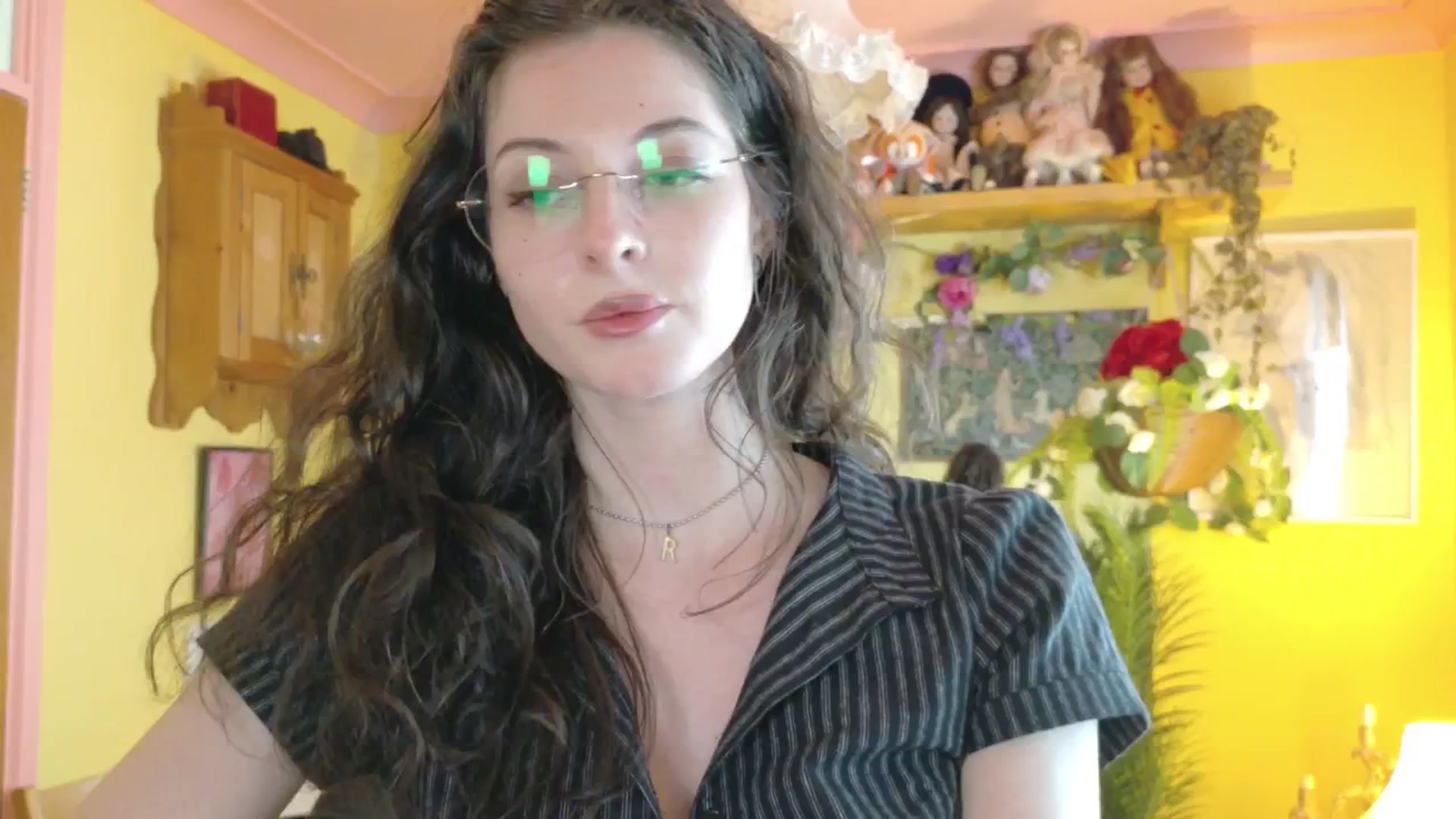 Gallery image thumbnail from porcelaincity's myfreecams stream on, 09/22/2025, 15:30 image 14 of 20