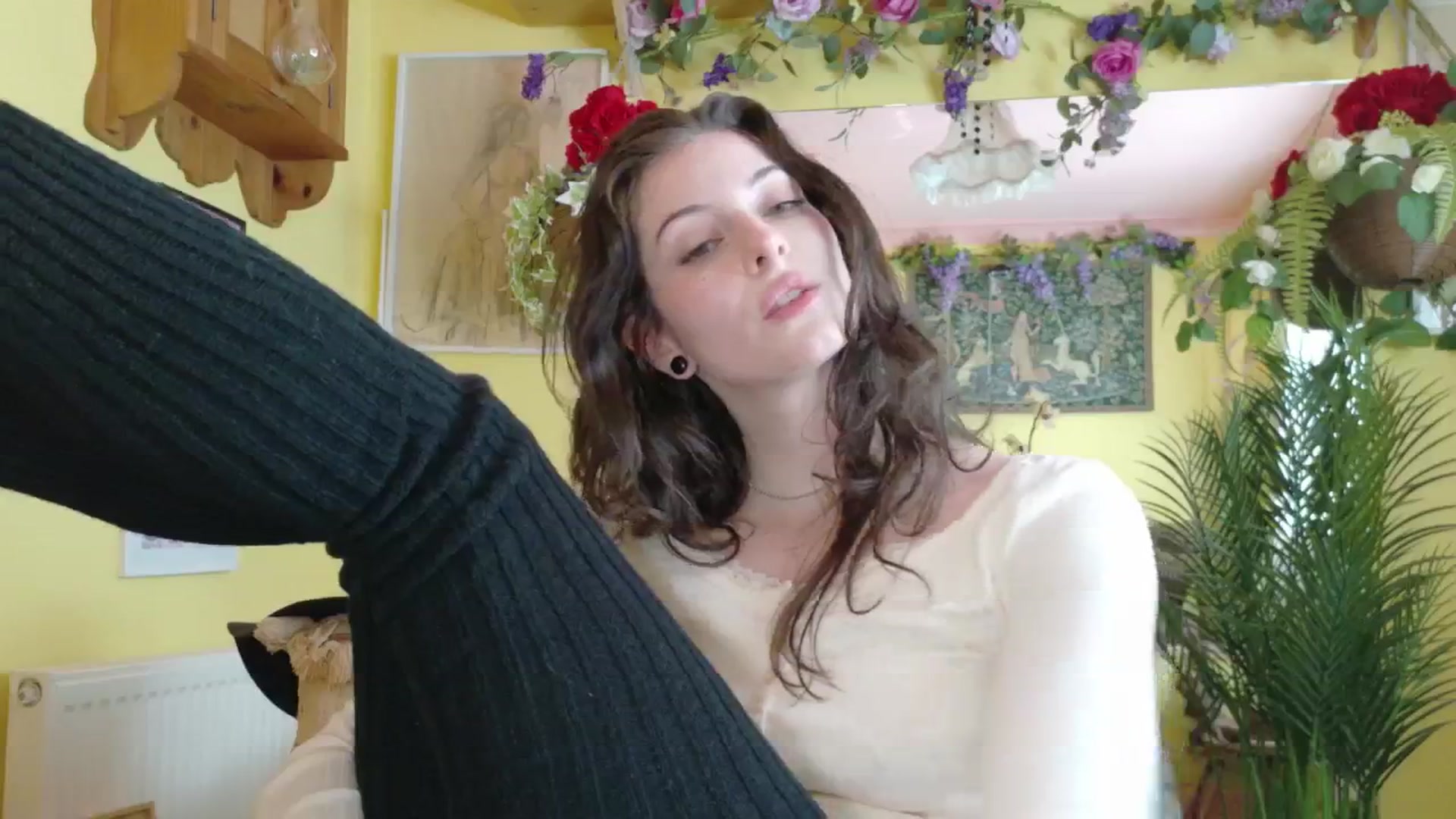 Gallery image thumbnail from porcelaincity's myfreecams stream on, 09/23/2025, 13:05 image 19 of 20