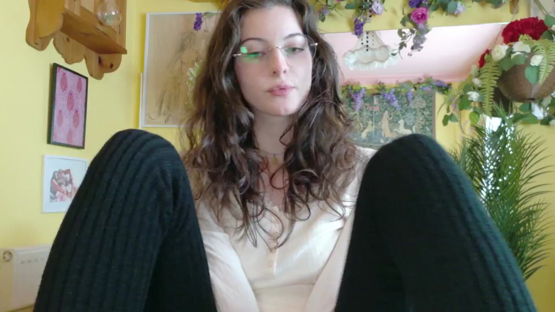 Gallery image thumbnail from porcelaincity's myfreecams stream on, 09/23/2025, 14:30 image 4 of 20