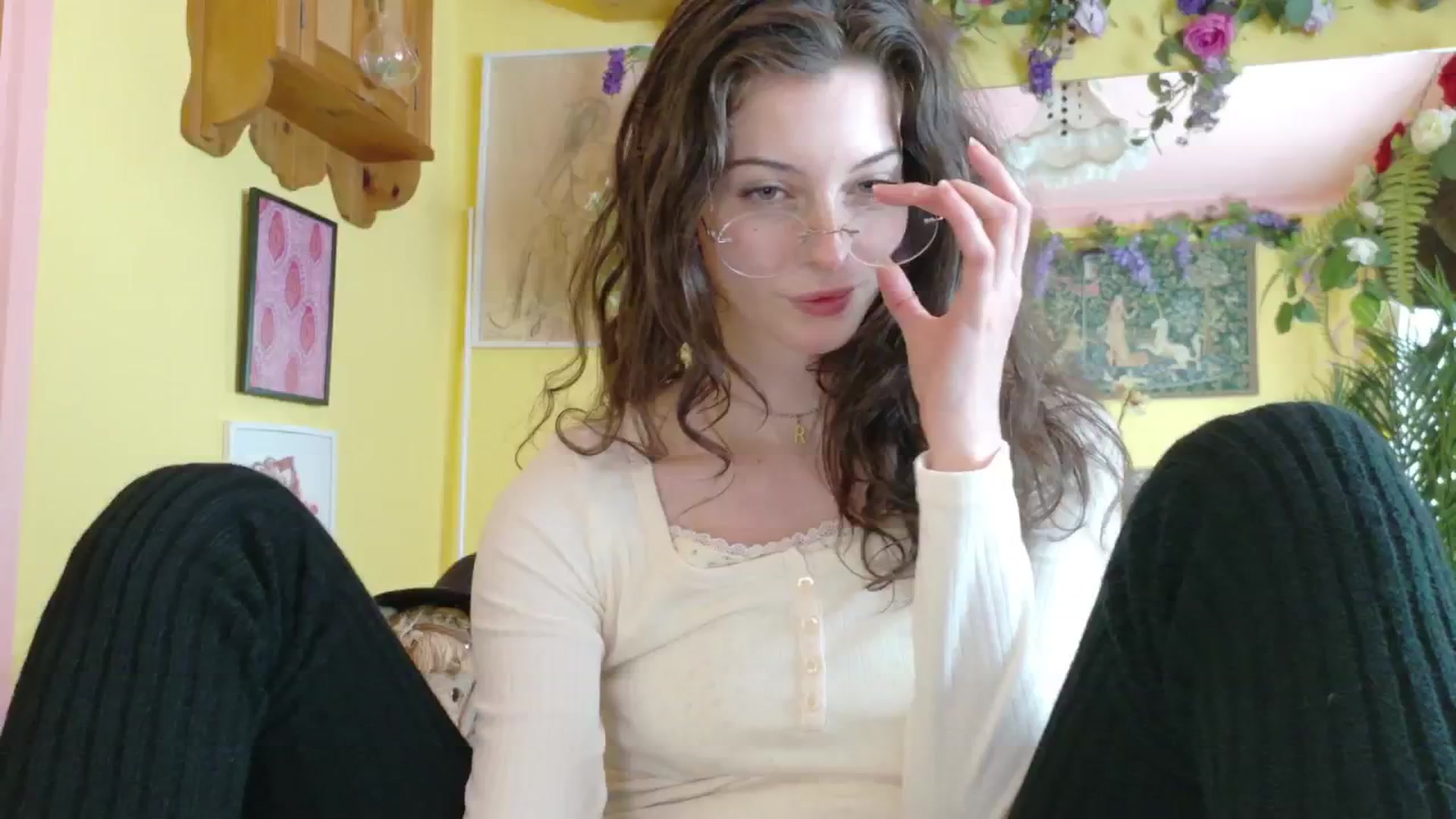 Gallery image thumbnail from porcelaincity's myfreecams stream on, 09/23/2025, 14:30 image 9 of 20