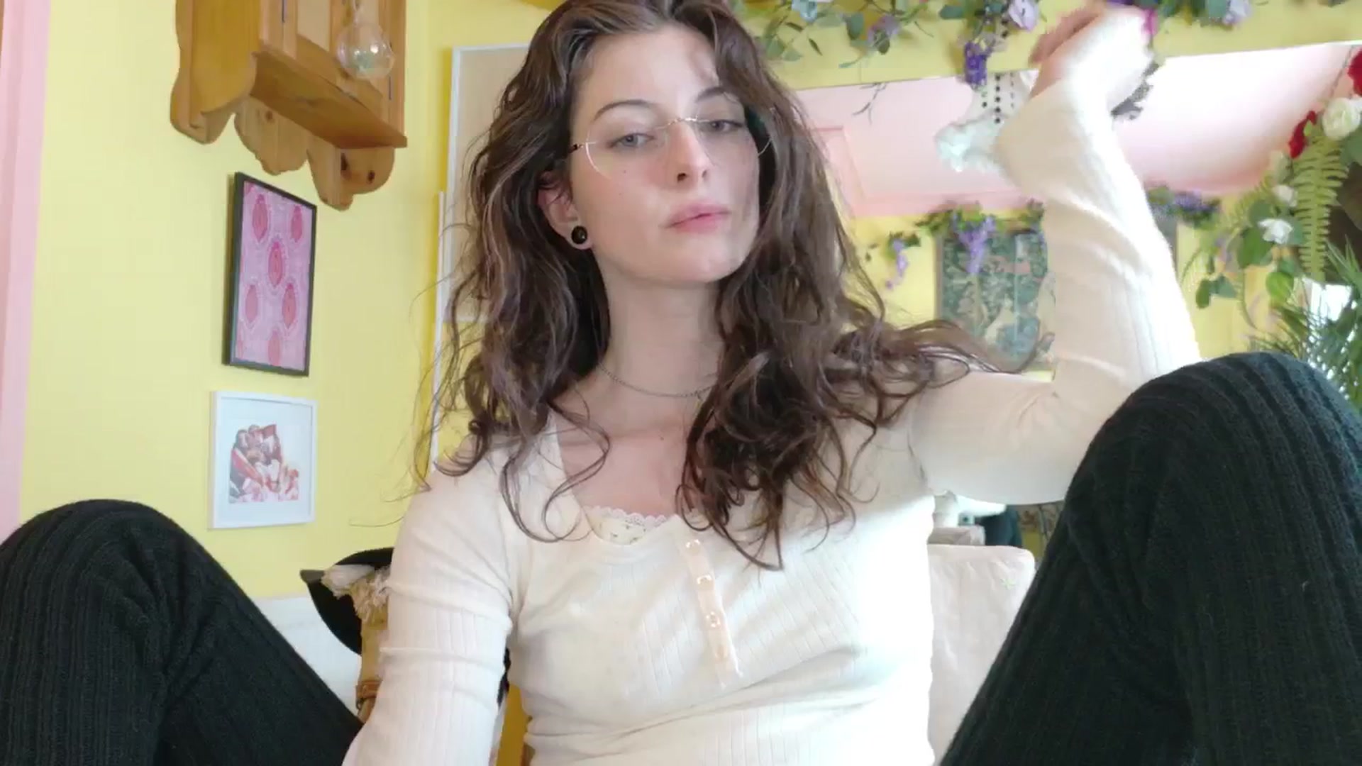 Gallery image thumbnail from porcelaincity's myfreecams stream on, 09/23/2025, 14:30 image 13 of 20