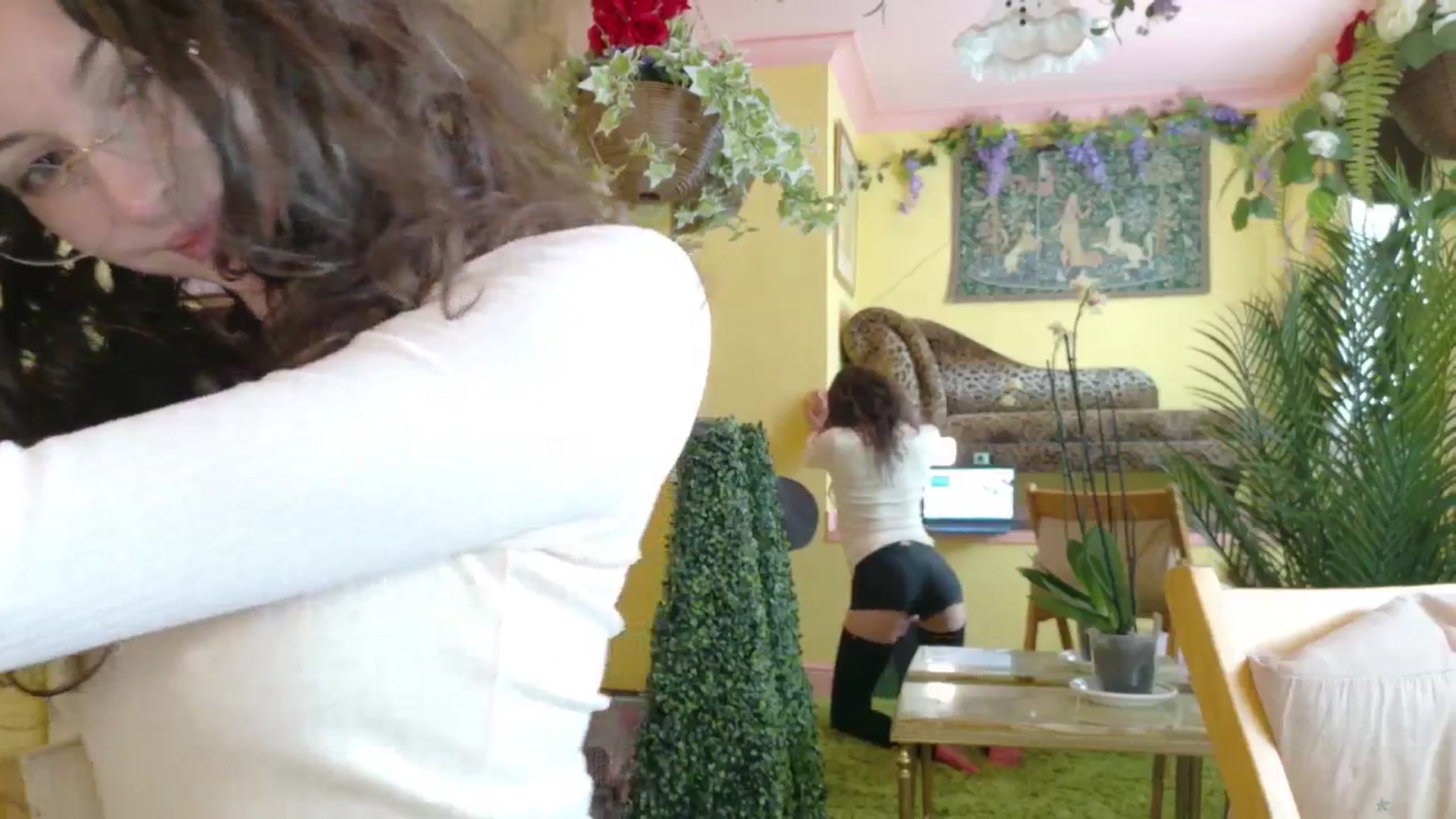 Gallery image thumbnail from porcelaincity's myfreecams stream on, 09/23/2025, 14:30 image 17 of 20