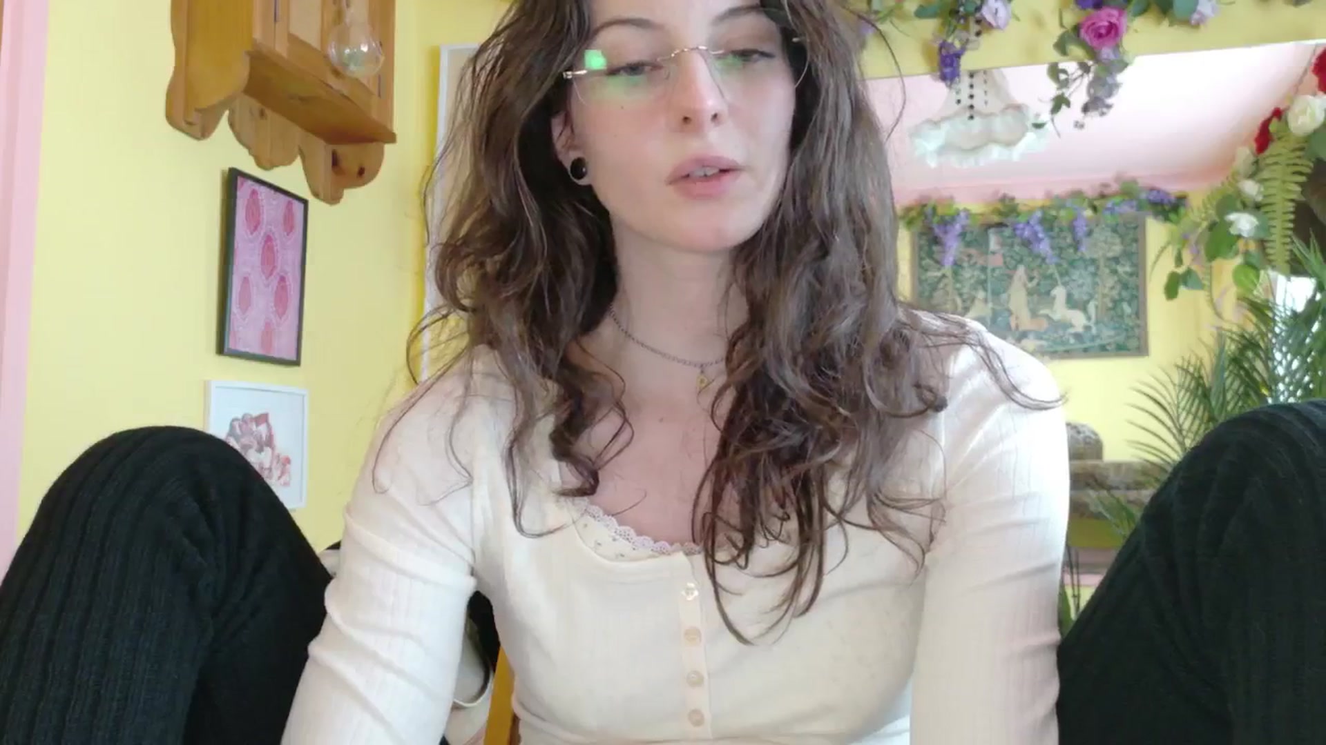 Gallery image thumbnail from porcelaincity's myfreecams stream on, 09/23/2025, 14:30 image 15 of 20