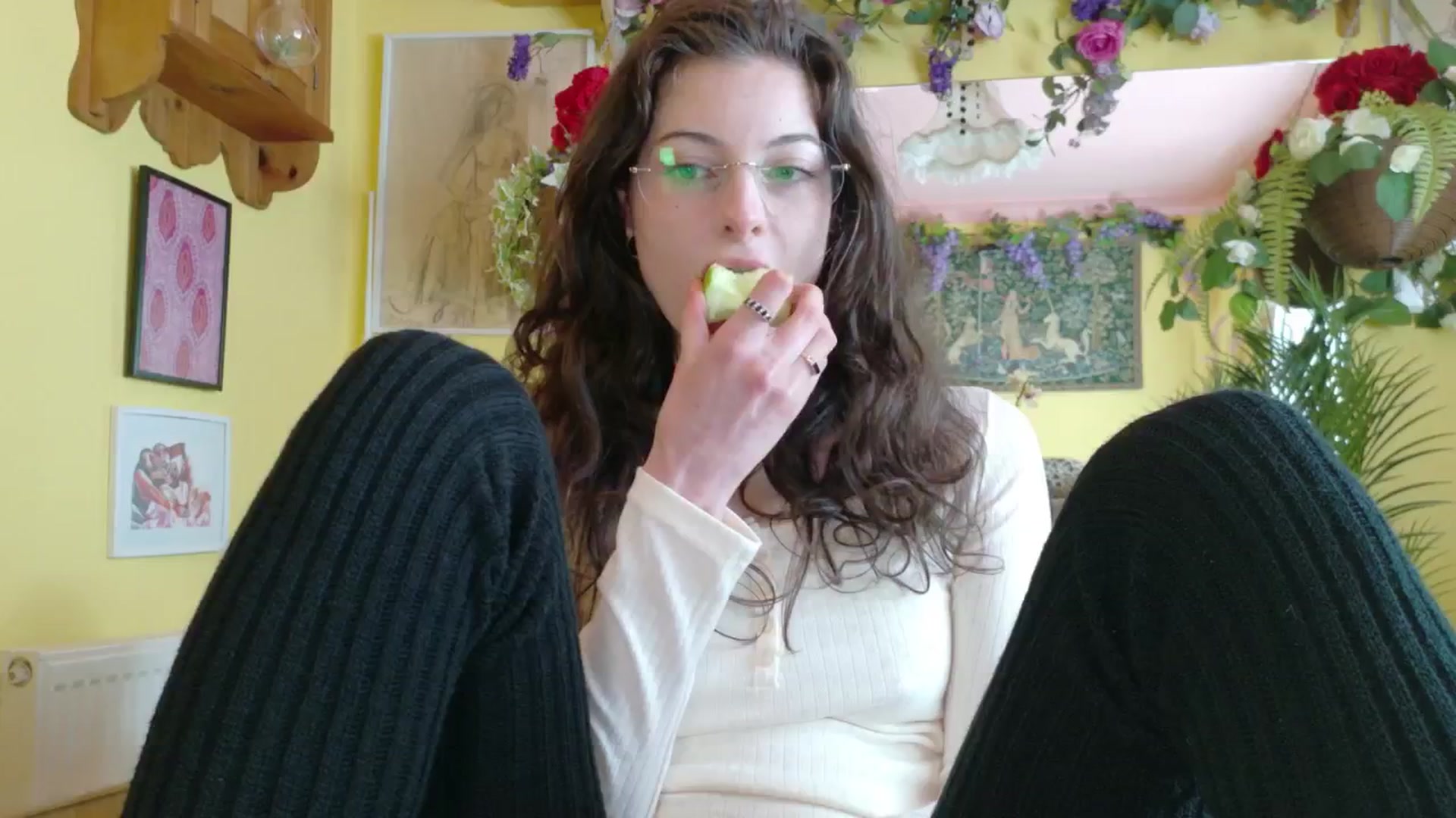 Gallery image thumbnail from porcelaincity's myfreecams stream on, 09/23/2025, 14:30 image 1 of 20