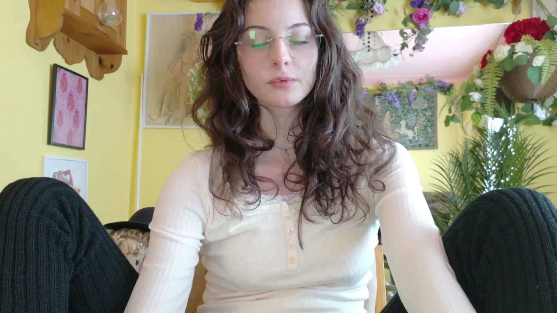 Gallery image thumbnail from porcelaincity's myfreecams stream on, 09/23/2025, 14:30 image 7 of 20