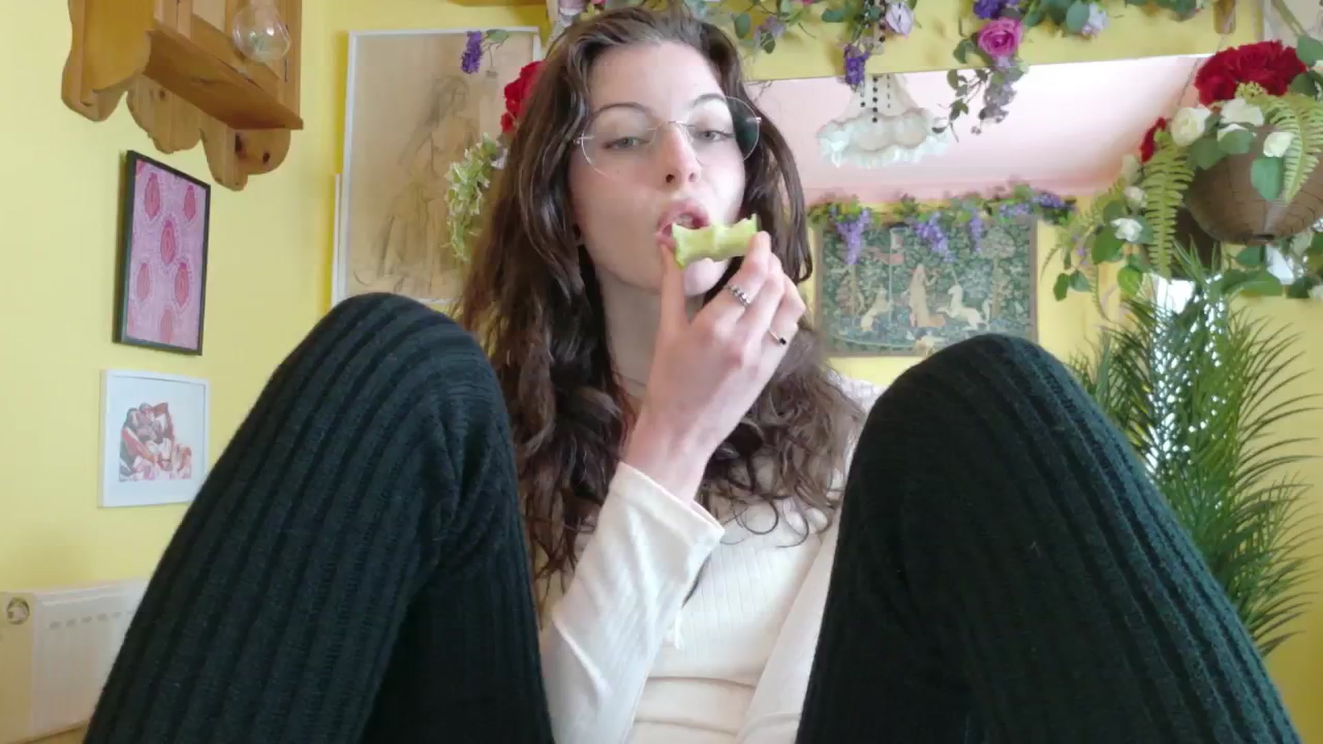Gallery image thumbnail from porcelaincity's myfreecams stream on, 09/23/2025, 14:30 image 2 of 20