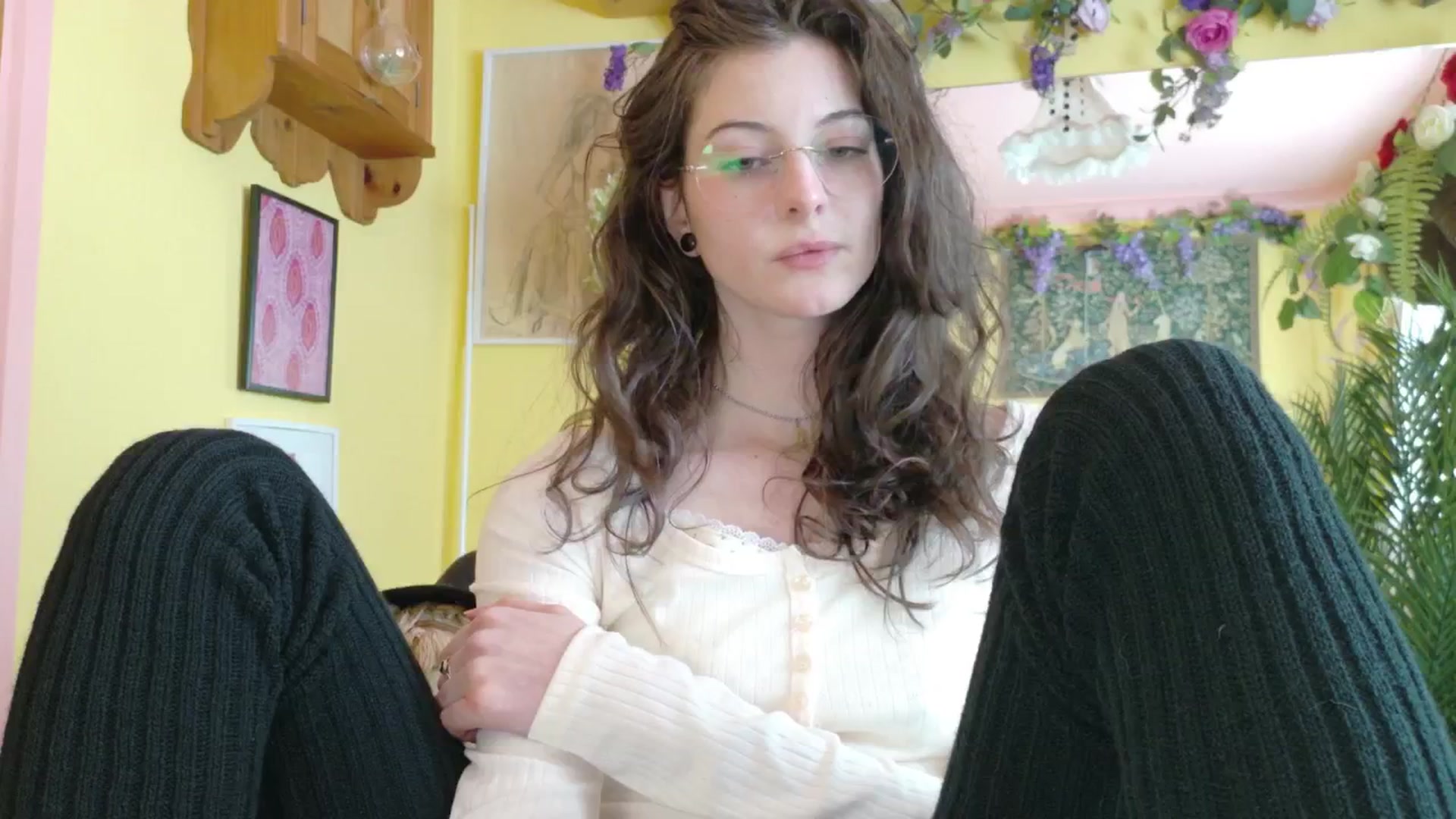 Gallery image thumbnail from porcelaincity's myfreecams stream on, 09/23/2025, 14:30 image 11 of 20