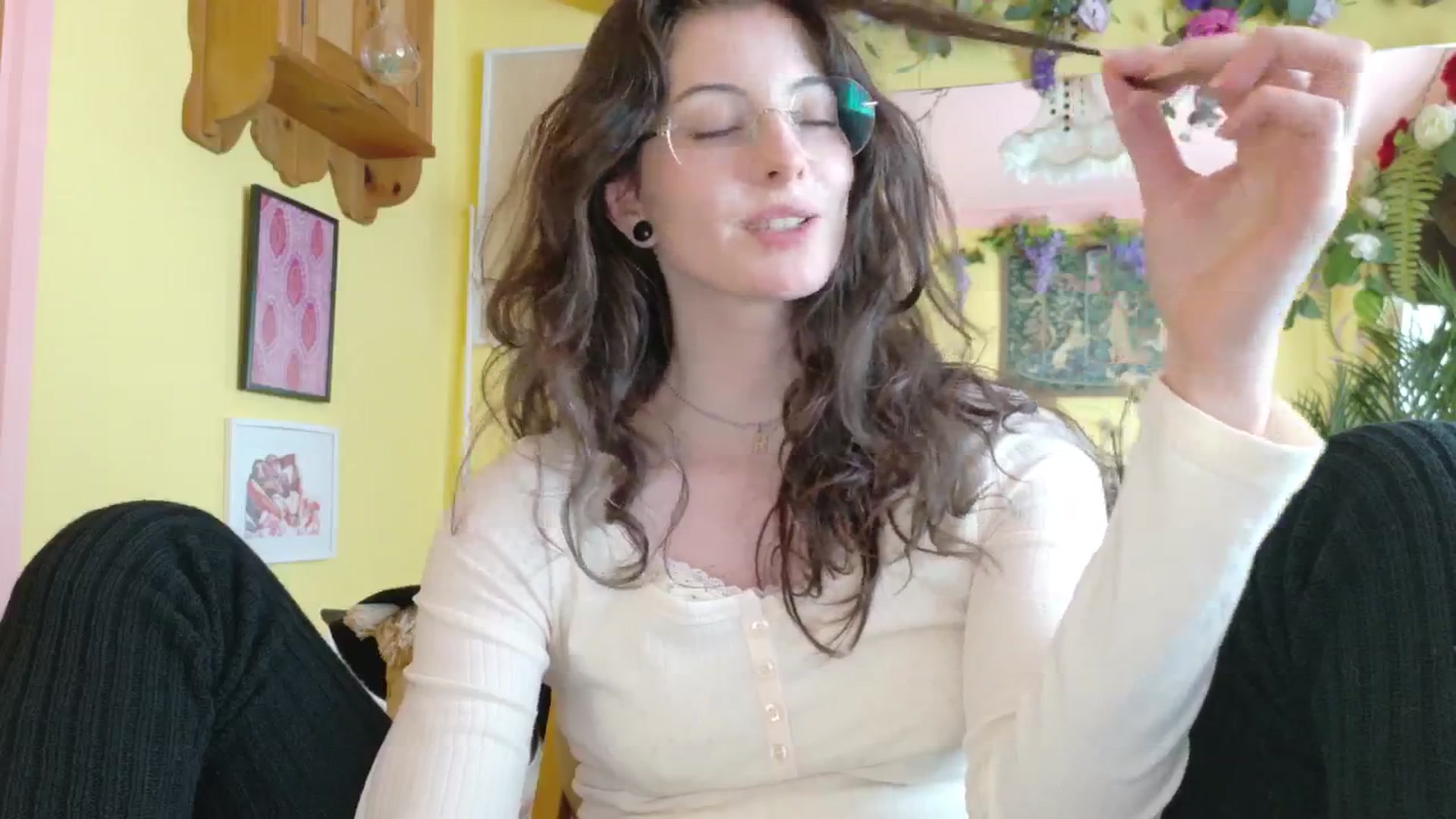 Gallery image thumbnail from porcelaincity's myfreecams stream on, 09/23/2025, 14:30 image 14 of 20