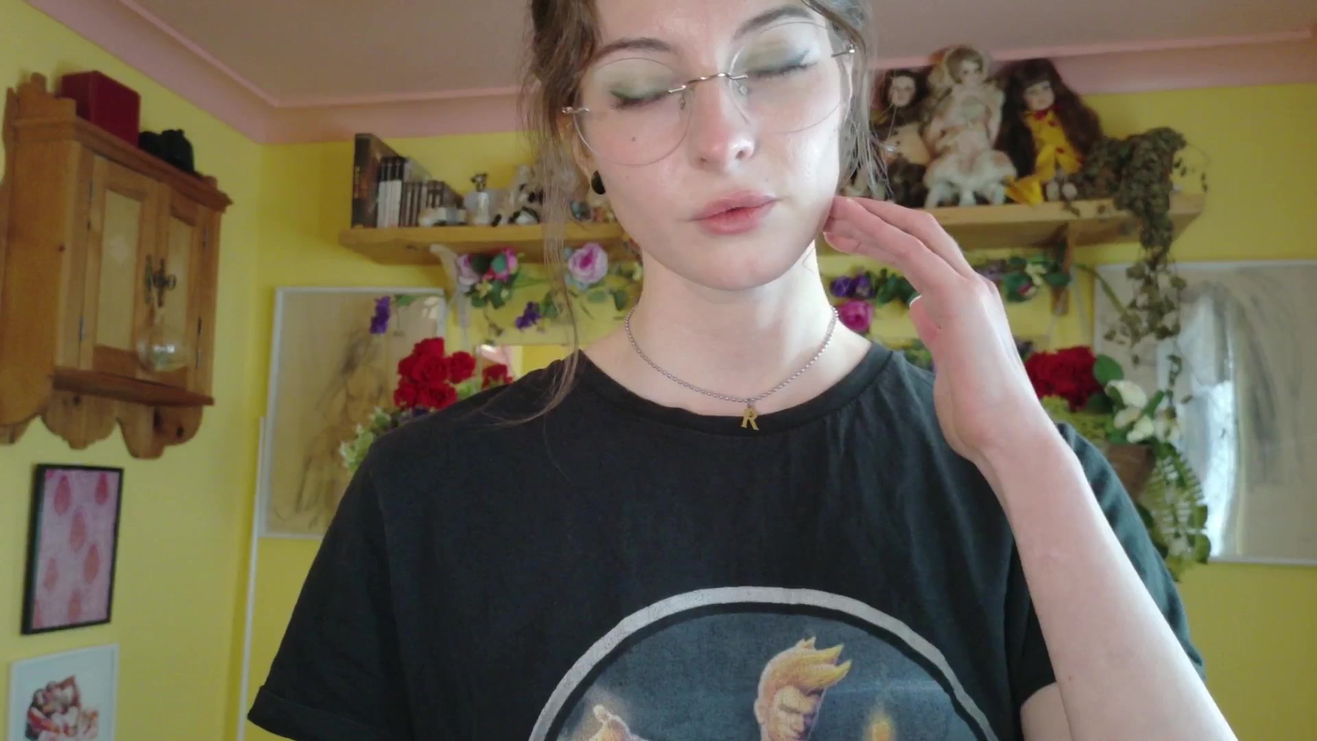 Gallery image thumbnail from porcelaincity's myfreecams stream on, 09/24/2025, 15:33 image 8 of 20