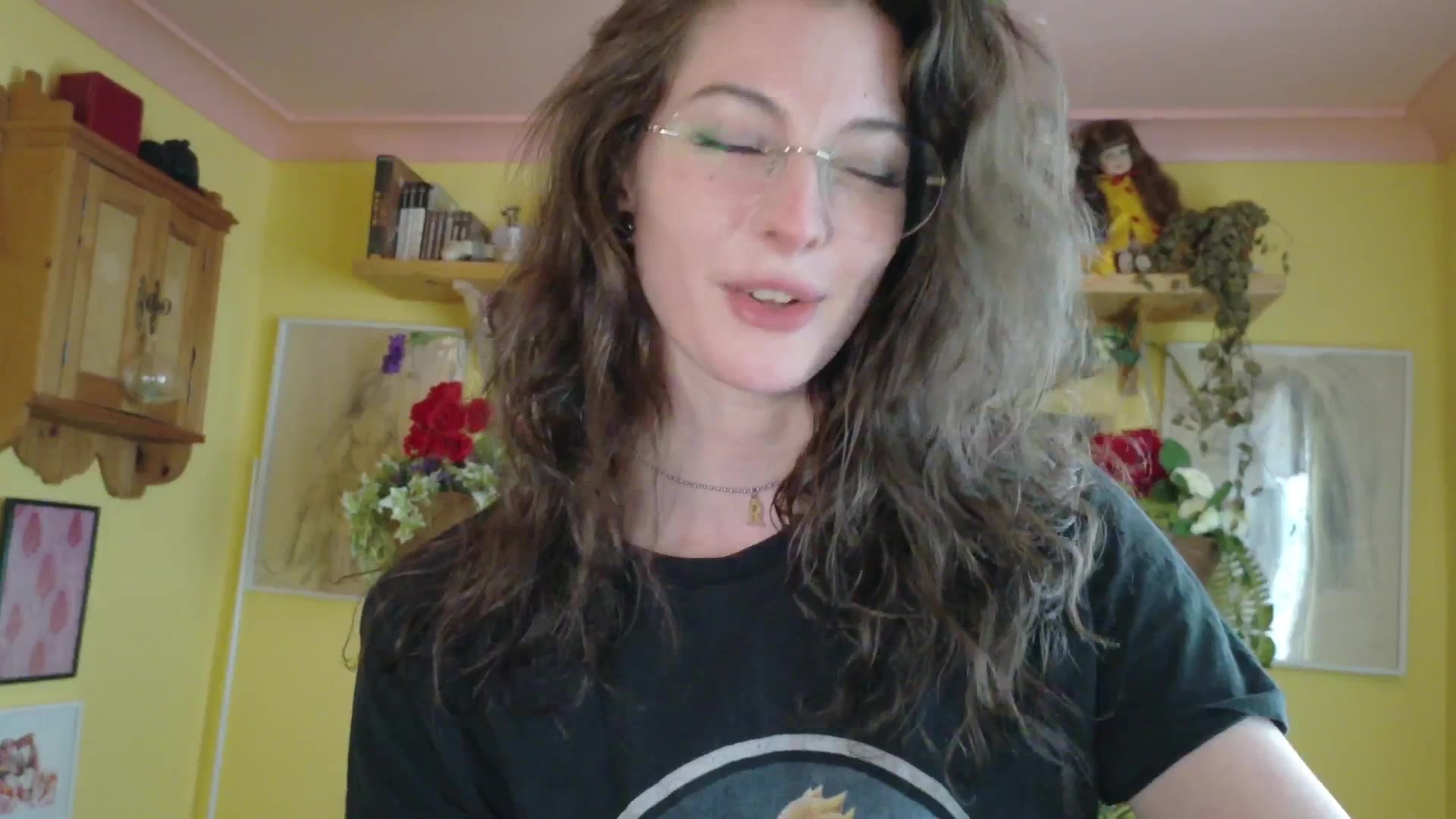 Gallery image thumbnail from porcelaincity's myfreecams stream on, 09/24/2025, 15:33 image 16 of 20