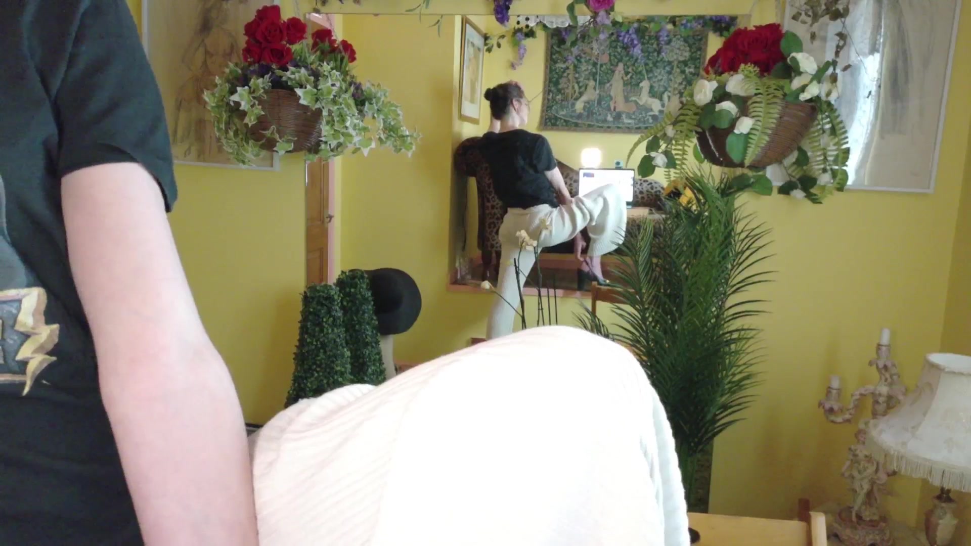 Gallery image thumbnail from porcelaincity's myfreecams stream on, 09/24/2025, 15:33 image 12 of 20