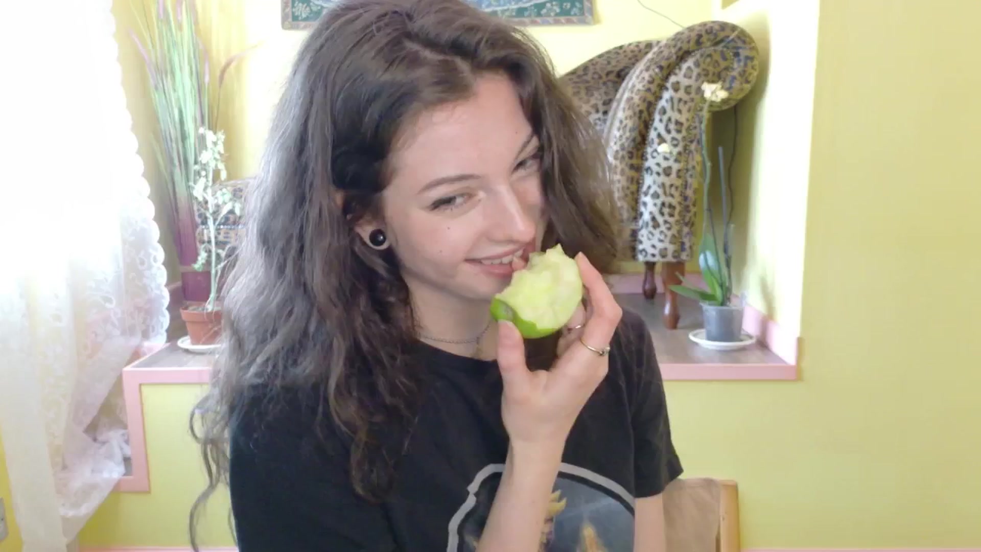 Gallery image thumbnail from porcelaincity's myfreecams stream on, 09/25/2025, 14:45 image 2 of 20