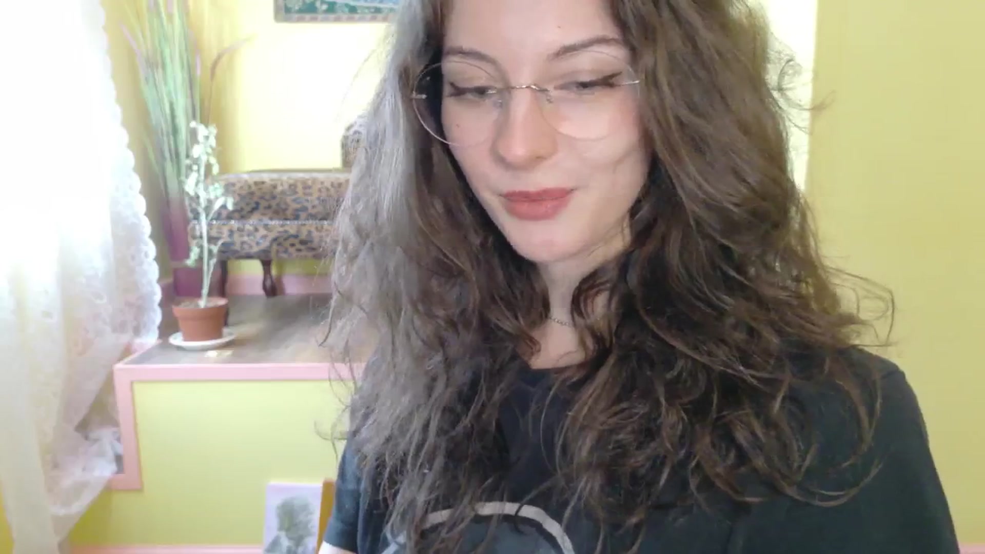 Gallery image thumbnail from porcelaincity's myfreecams stream on, 09/25/2025, 14:45 image 12 of 20