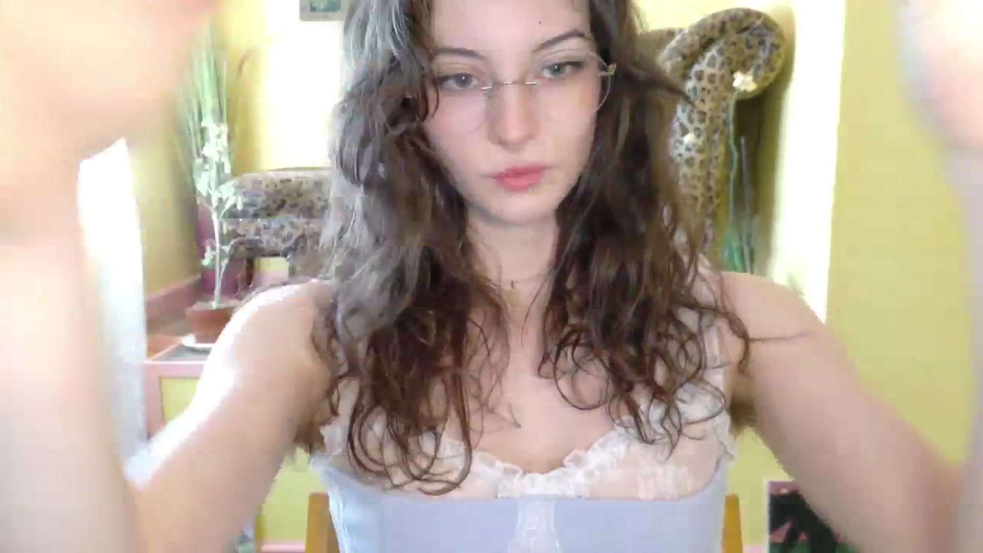 Gallery image thumbnail from porcelaincity's myfreecams stream on, 09/26/2025, 12:42 image 2 of 20
