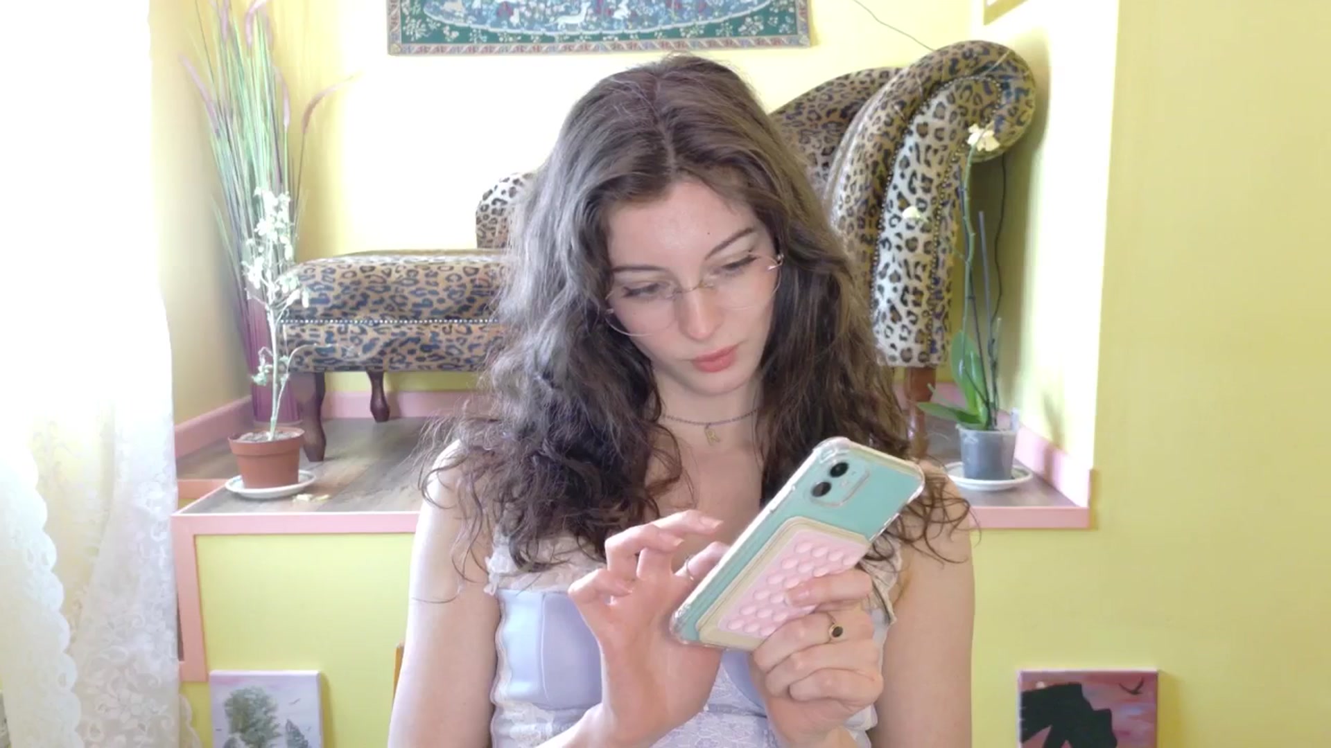 Gallery image thumbnail from porcelaincity's myfreecams stream on, 09/26/2025, 12:42 image 10 of 20