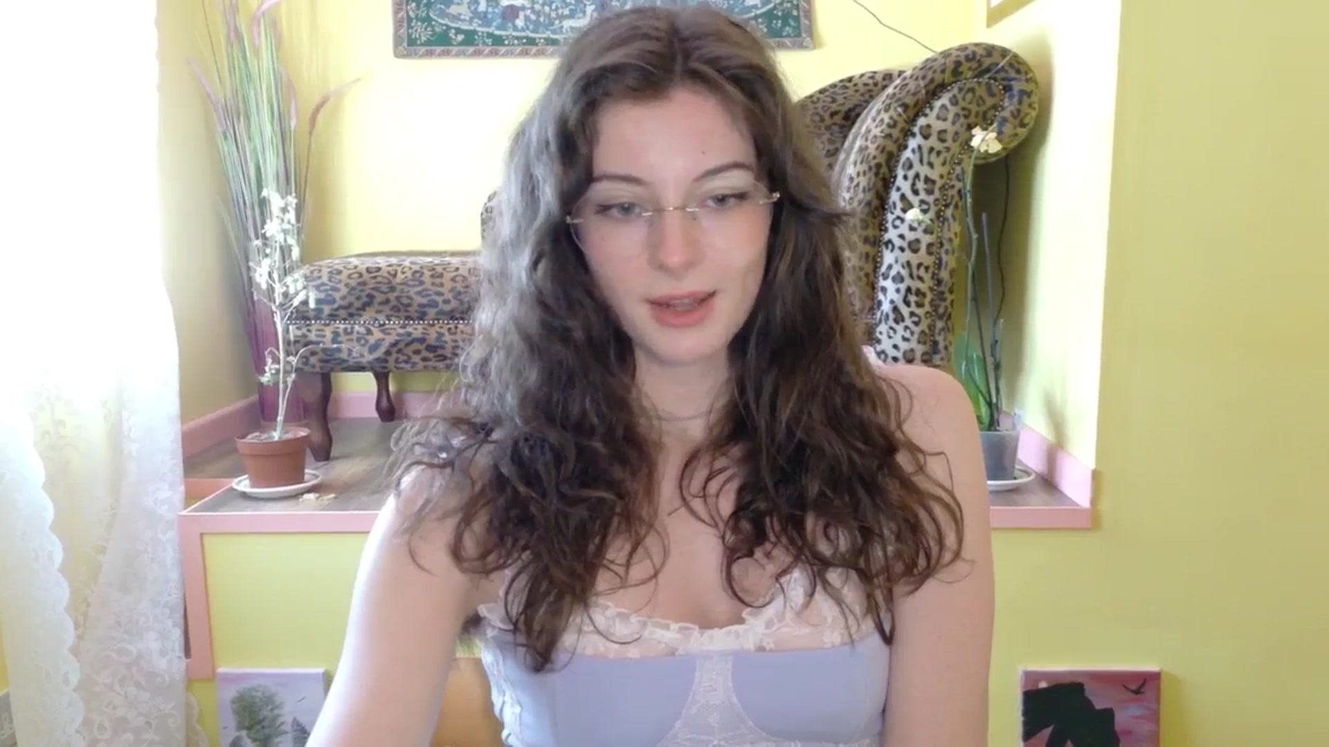 Gallery image thumbnail from porcelaincity's myfreecams stream on, 09/26/2025, 12:42 image 13 of 20