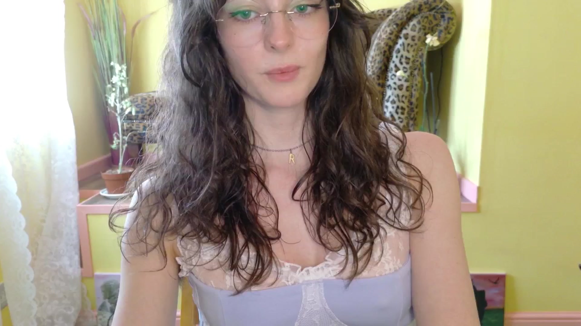 Gallery image thumbnail from porcelaincity's myfreecams stream on, 09/26/2025, 14:05 image 15 of 20