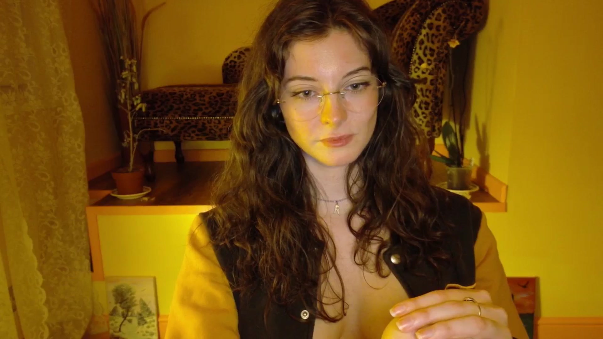 Gallery image thumbnail from porcelaincity's myfreecams stream on, 09/26/2025, 23:28 image 18 of 20
