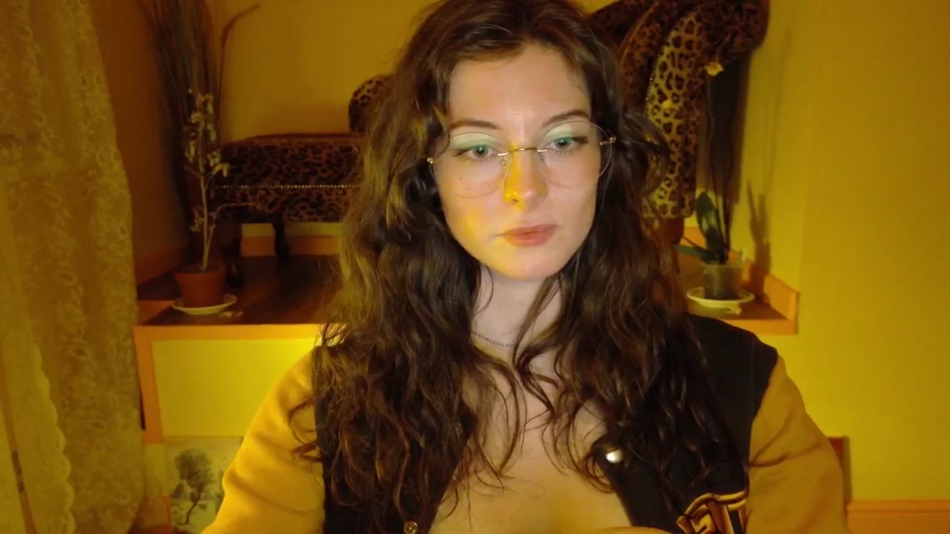 Gallery image thumbnail from porcelaincity's myfreecams stream on, 09/26/2025, 23:28 image 19 of 20