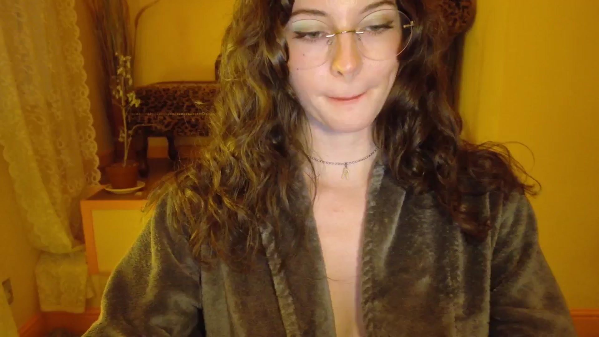 Gallery image thumbnail from porcelaincity's myfreecams stream on, 09/30/2025, 20:51 image 12 of 20