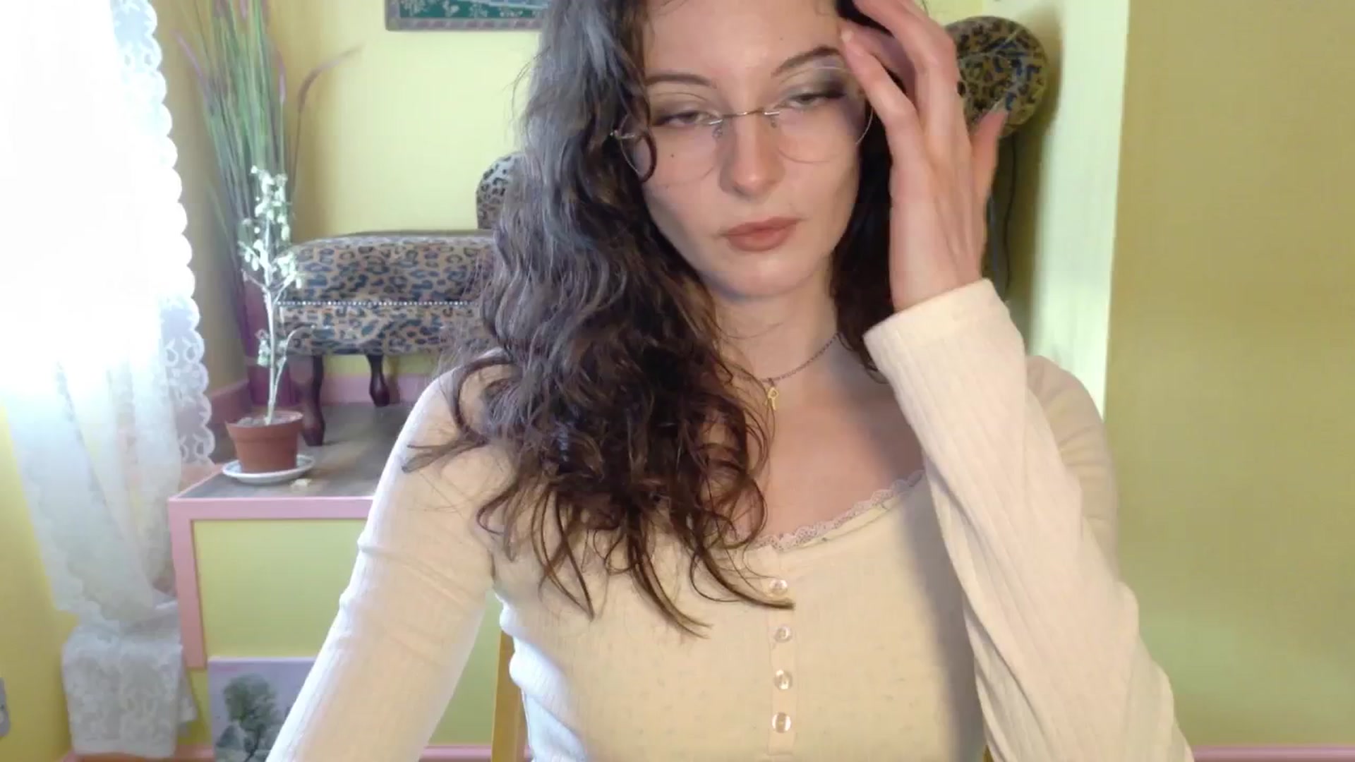 Gallery image thumbnail from porcelaincity's myfreecams stream on, 10/01/2025, 12:40 image 10 of 20