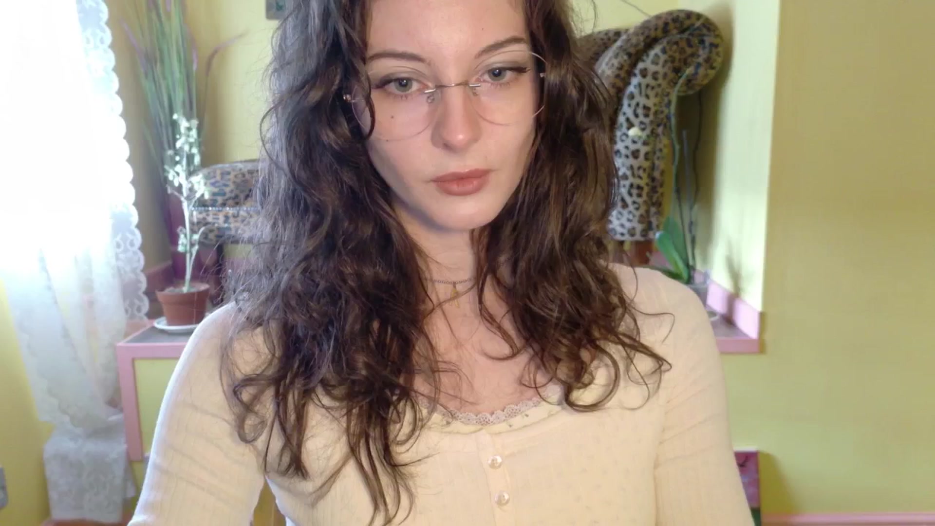 Gallery image thumbnail from porcelaincity's myfreecams stream on, 10/01/2025, 12:40 image 4 of 20