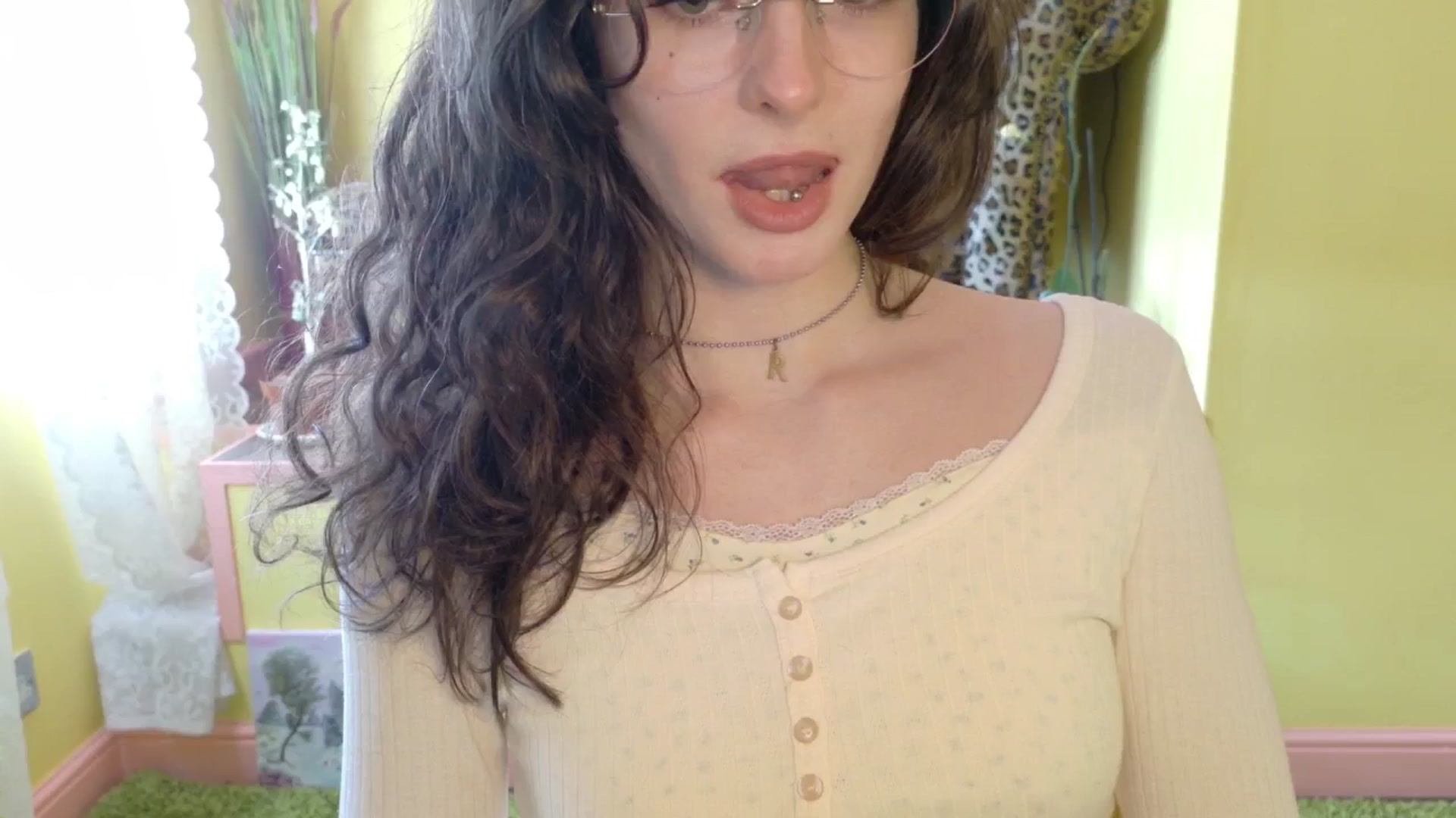Gallery image thumbnail from porcelaincity's myfreecams stream on, 10/01/2025, 12:40 image 19 of 20