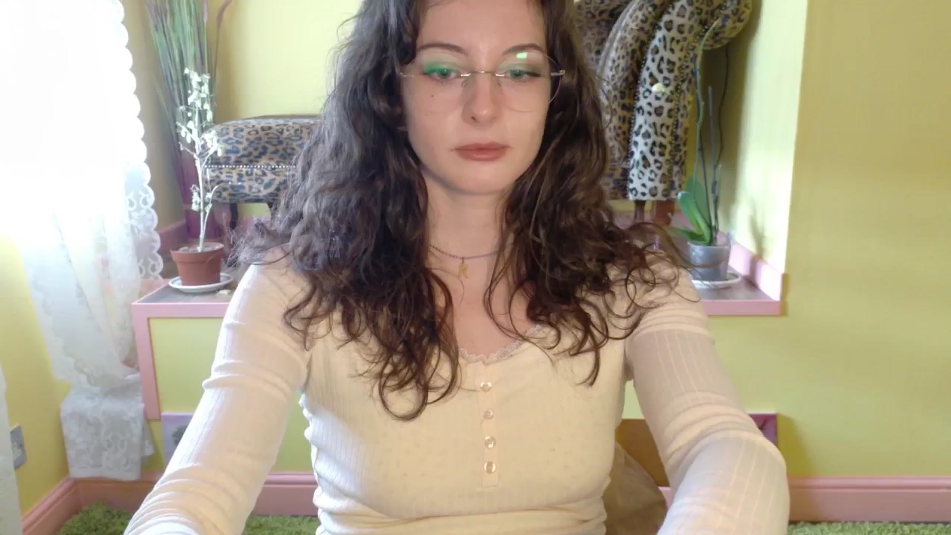 Gallery image thumbnail from porcelaincity's myfreecams stream on, 10/01/2025, 12:40 image 15 of 20