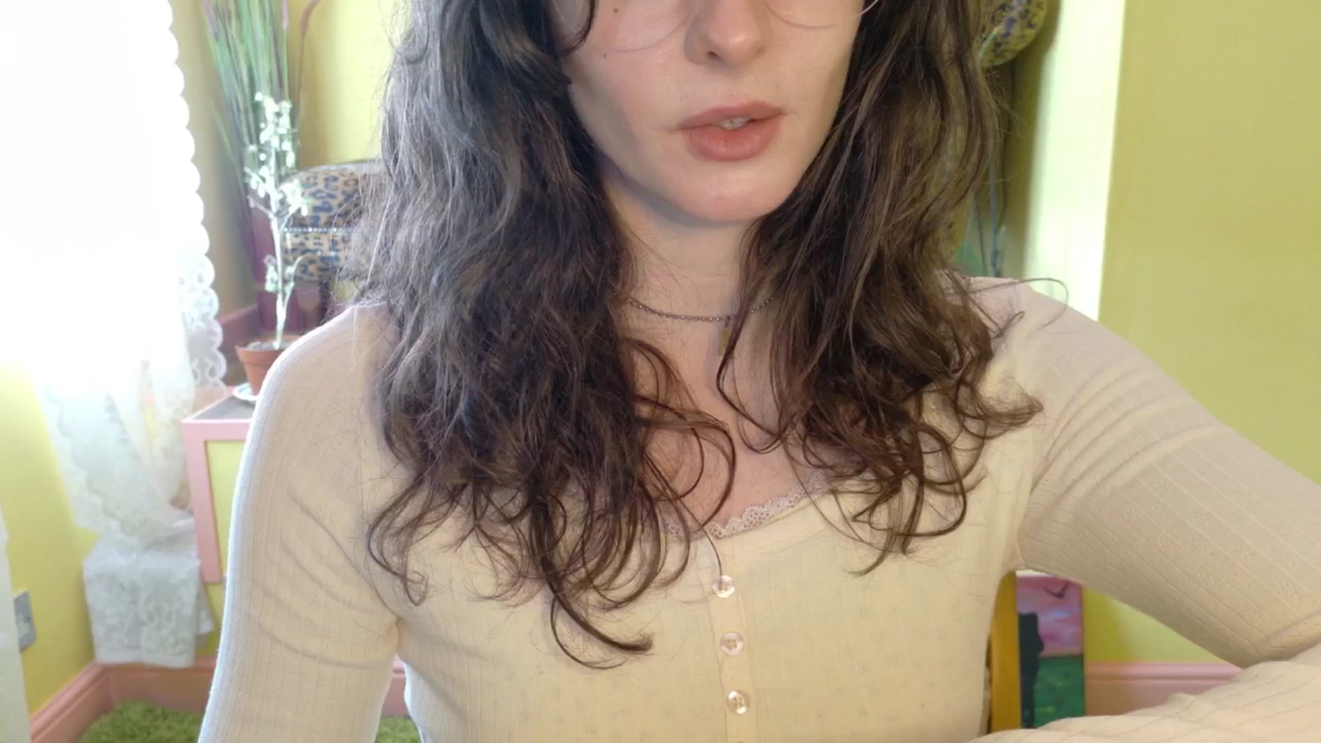 Gallery image thumbnail from porcelaincity's myfreecams stream on, 10/01/2025, 12:40 image 17 of 20