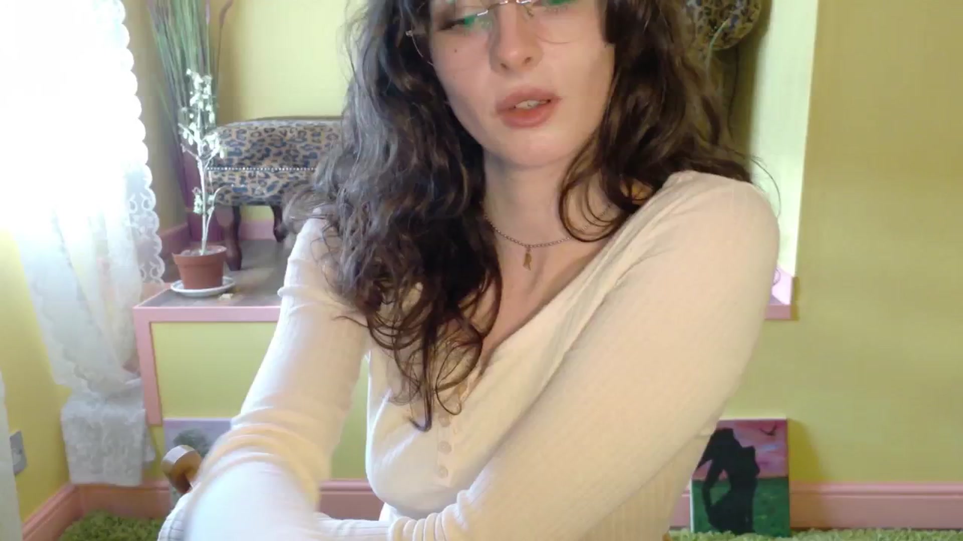 Gallery image thumbnail from porcelaincity's myfreecams stream on, 10/01/2025, 12:40 image 14 of 20