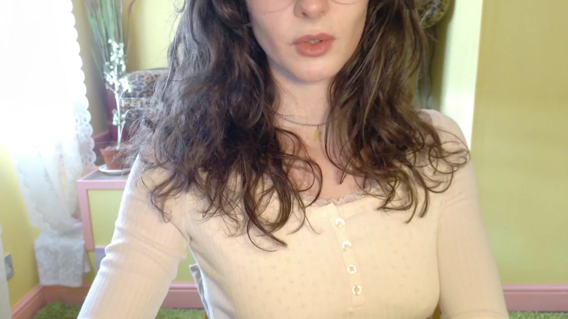 Gallery image thumbnail from porcelaincity's myfreecams stream on, 10/01/2025, 12:40 image 16 of 20