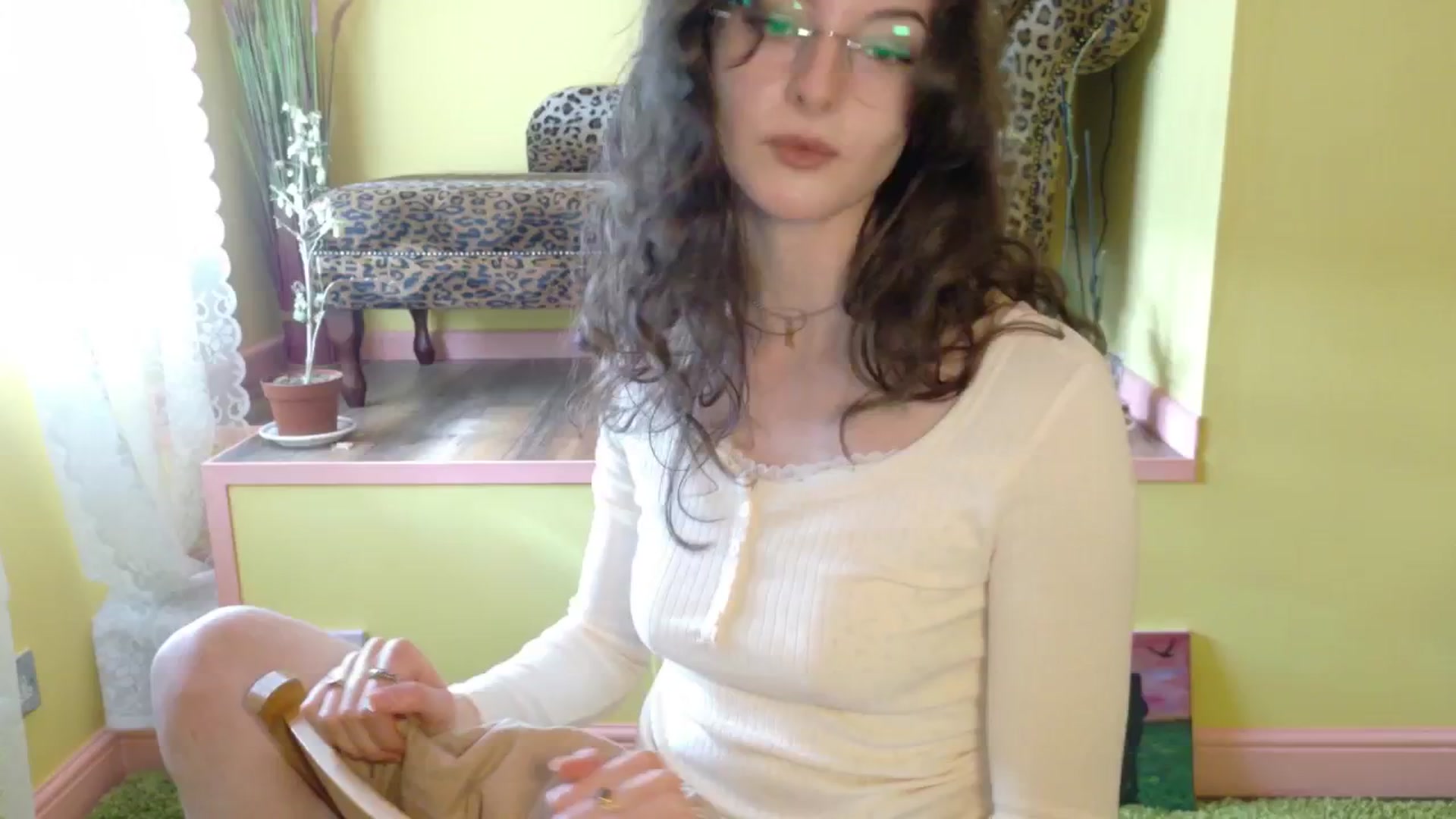 Gallery image thumbnail from porcelaincity's myfreecams stream on, 10/01/2025, 12:40 image 13 of 20