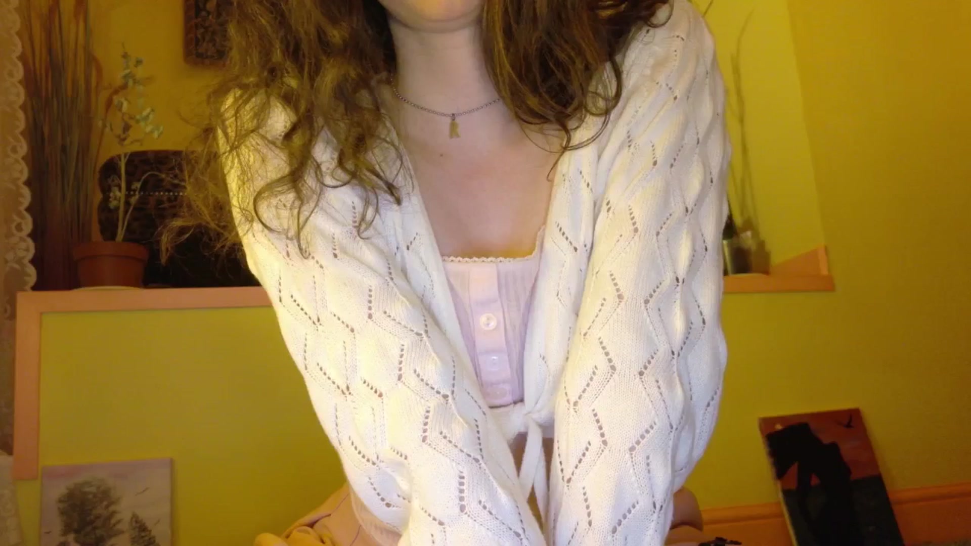 Gallery image thumbnail from porcelaincity's myfreecams stream on, 10/02/2025, 19:52 image 10 of 20