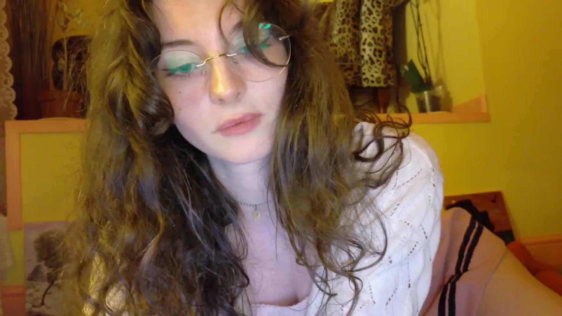 Gallery image thumbnail from porcelaincity's myfreecams stream on, 10/02/2025, 19:52 image 6 of 20