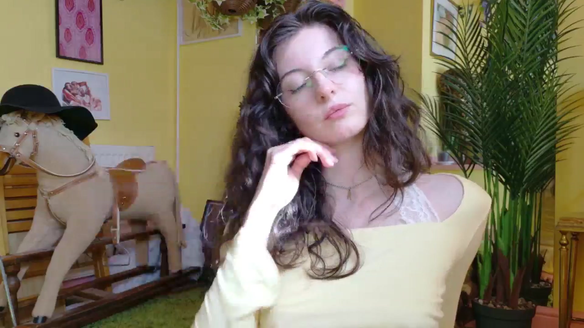 Gallery image thumbnail from porcelaincity's myfreecams stream on, 10/07/2025, 13:07 image 16 of 20