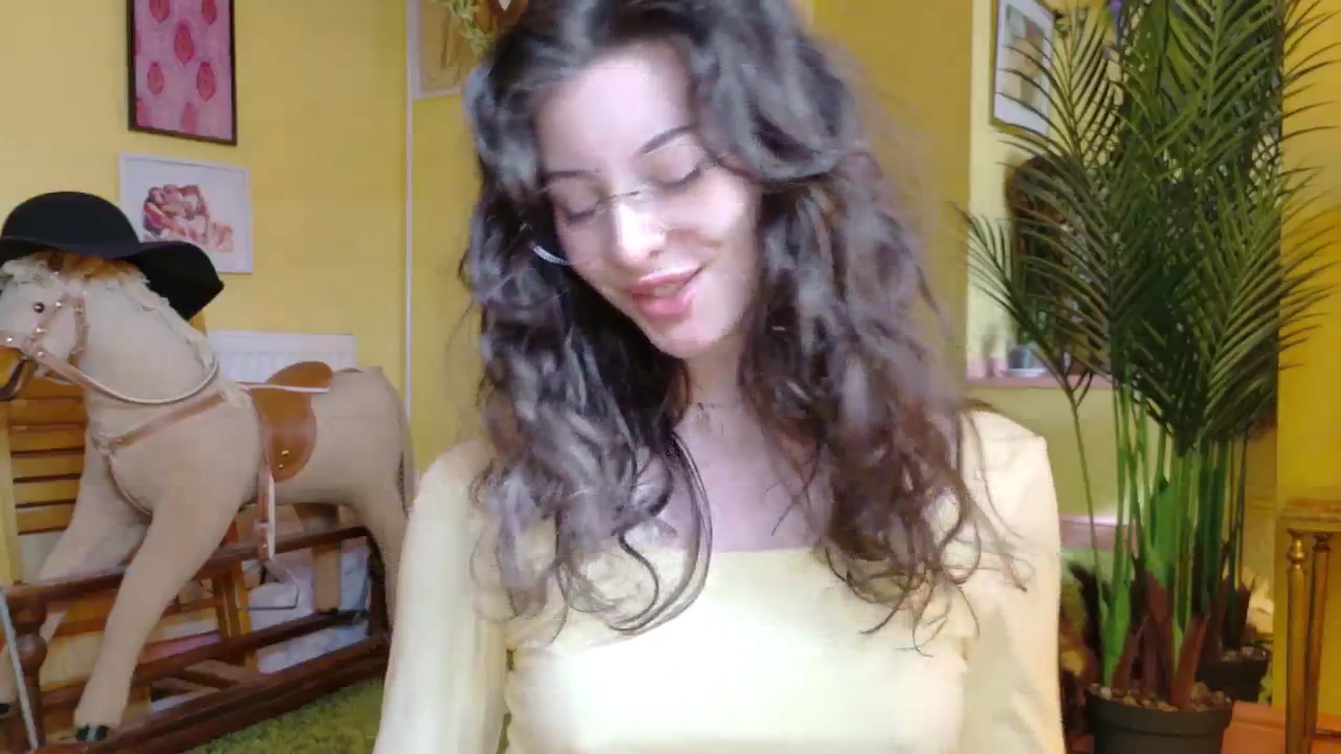 Gallery image thumbnail from porcelaincity's myfreecams stream on, 10/07/2025, 13:07 image 13 of 20