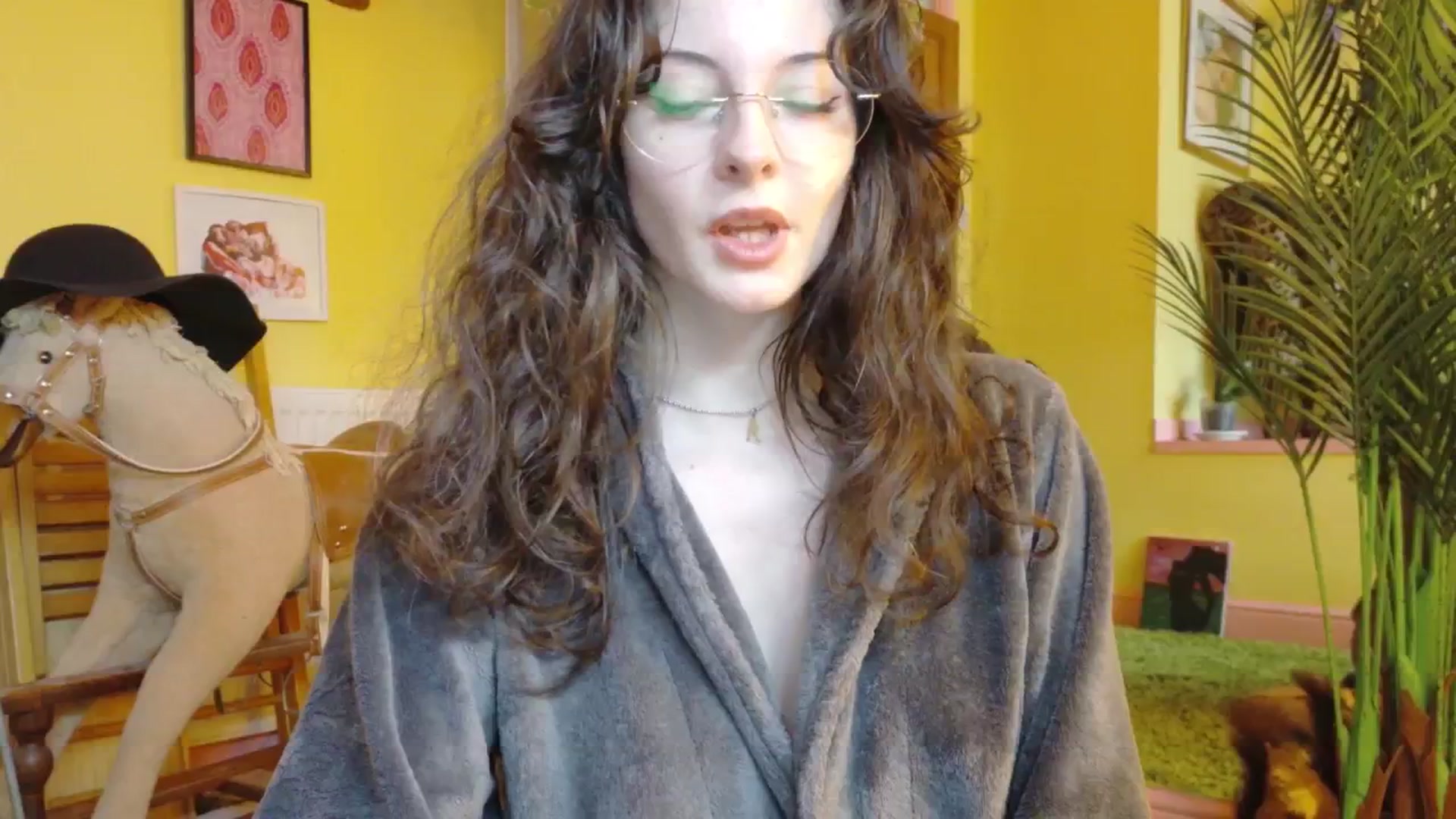 Gallery image thumbnail from porcelaincity's myfreecams stream on, 10/08/2025, 13:00 image 2 of 20