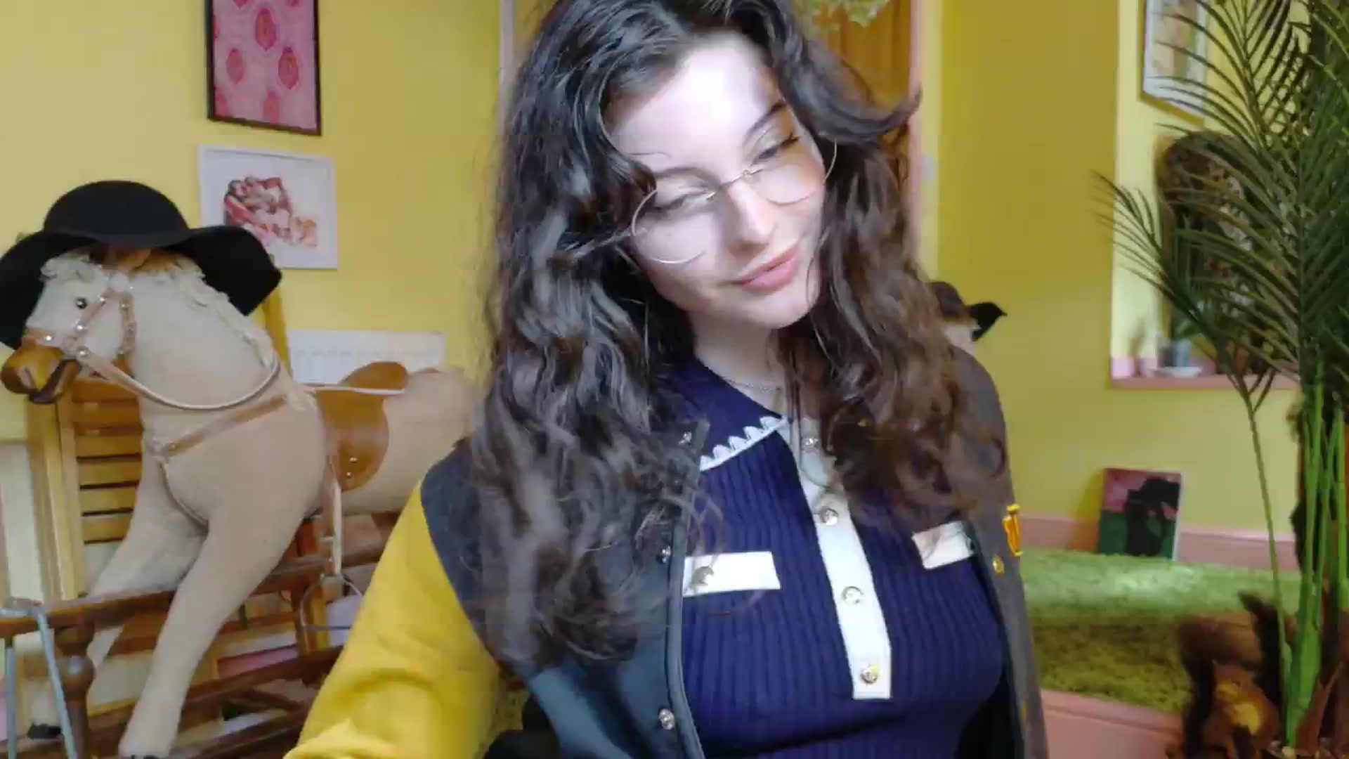 Gallery image thumbnail from porcelaincity's myfreecams stream on, 10/08/2025, 13:00 image 15 of 20