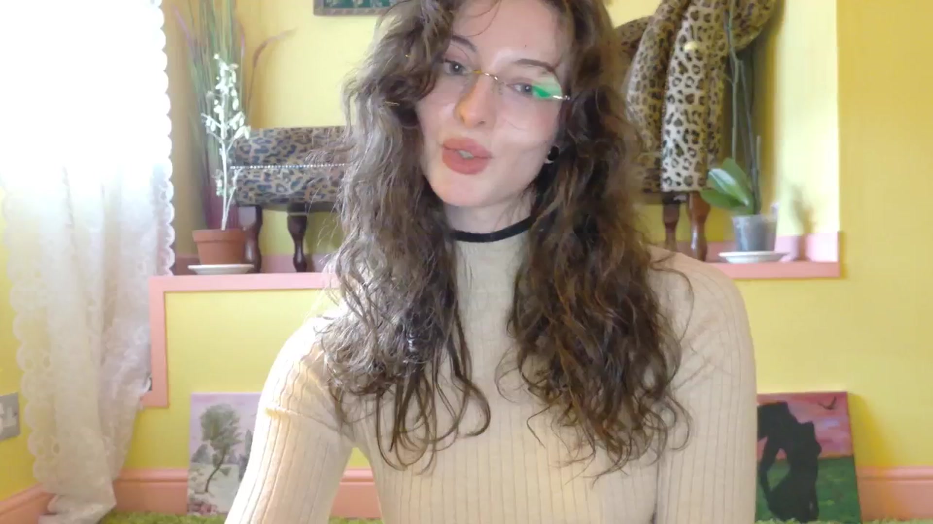 Gallery image thumbnail from porcelaincity's myfreecams stream on, 10/09/2025, 17:30 image 3 of 20