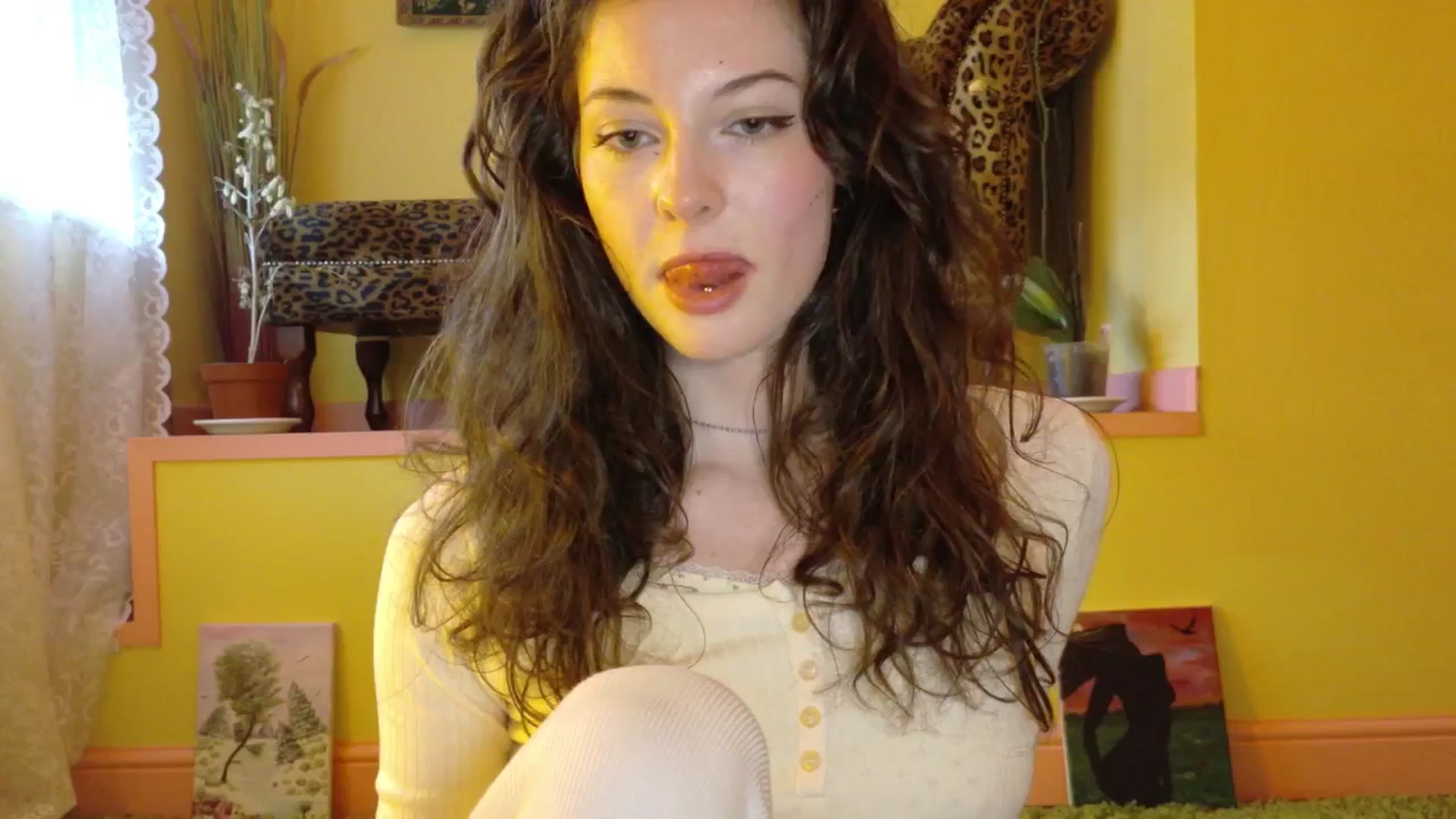 Gallery image thumbnail from porcelaincity's myfreecams stream on, 10/15/2025, 17:32 image 7 of 20