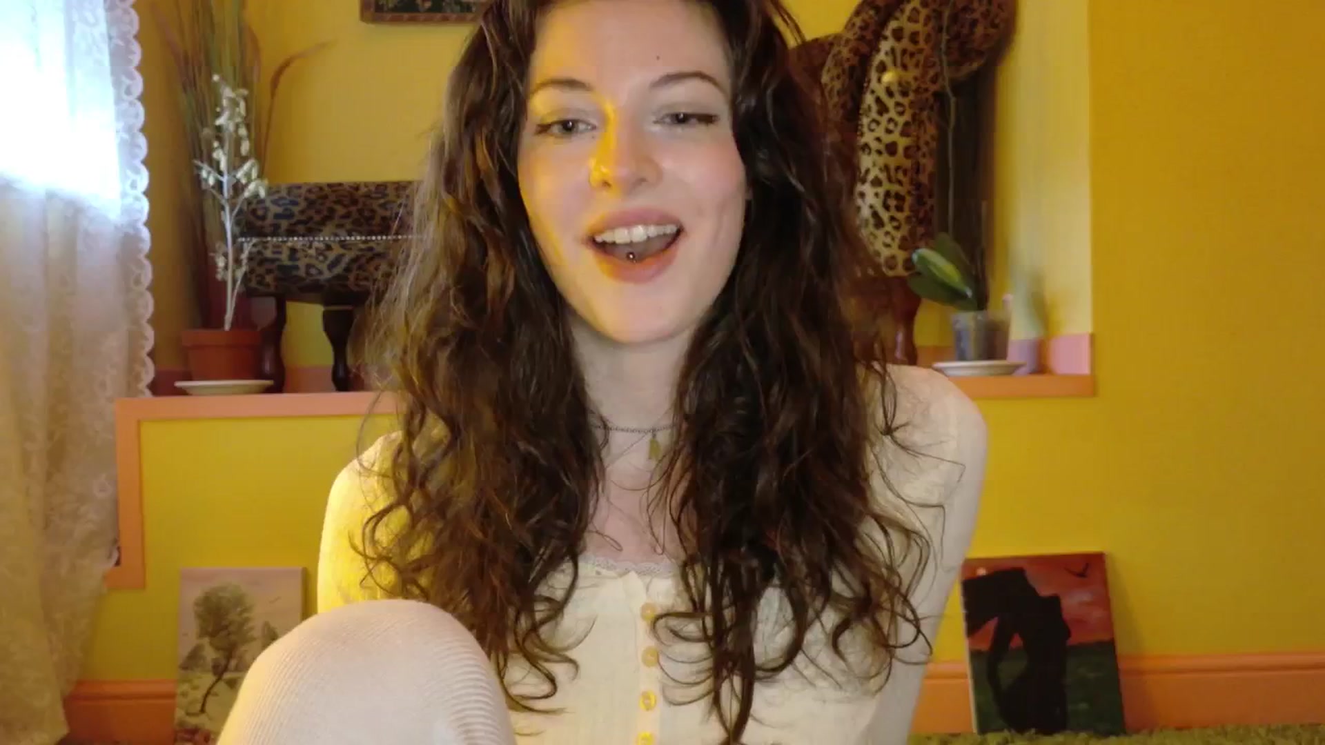 Gallery image thumbnail from porcelaincity's myfreecams stream on, 10/15/2025, 17:32 image 8 of 20