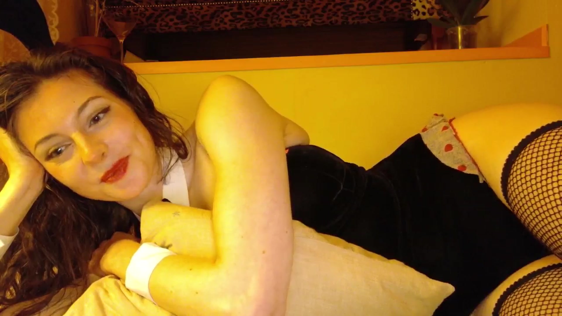 Gallery image thumbnail from porcelaincity's myfreecams stream on, 10/21/2025, 21:09 image 16 of 20