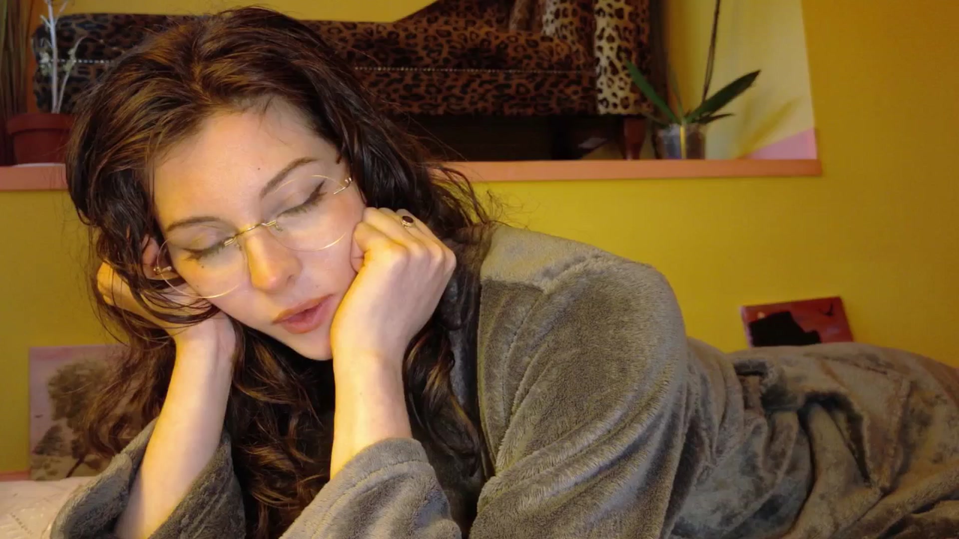 Gallery image thumbnail from porcelaincity's myfreecams stream on, 10/22/2025, 16:49 image 12 of 20