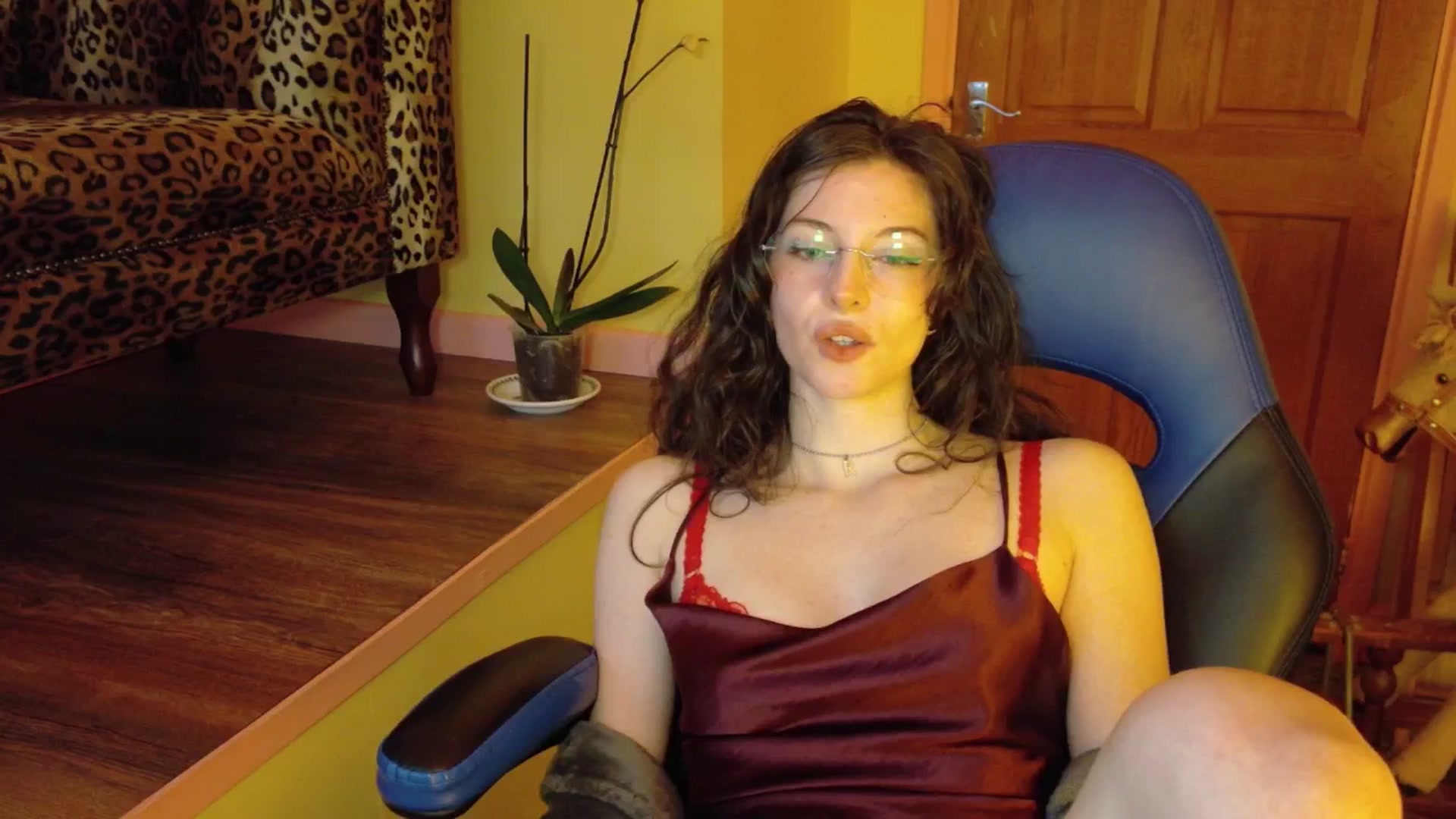 Gallery image thumbnail from porcelaincity's myfreecams stream on, 10/23/2025, 07:59 image 12 of 20